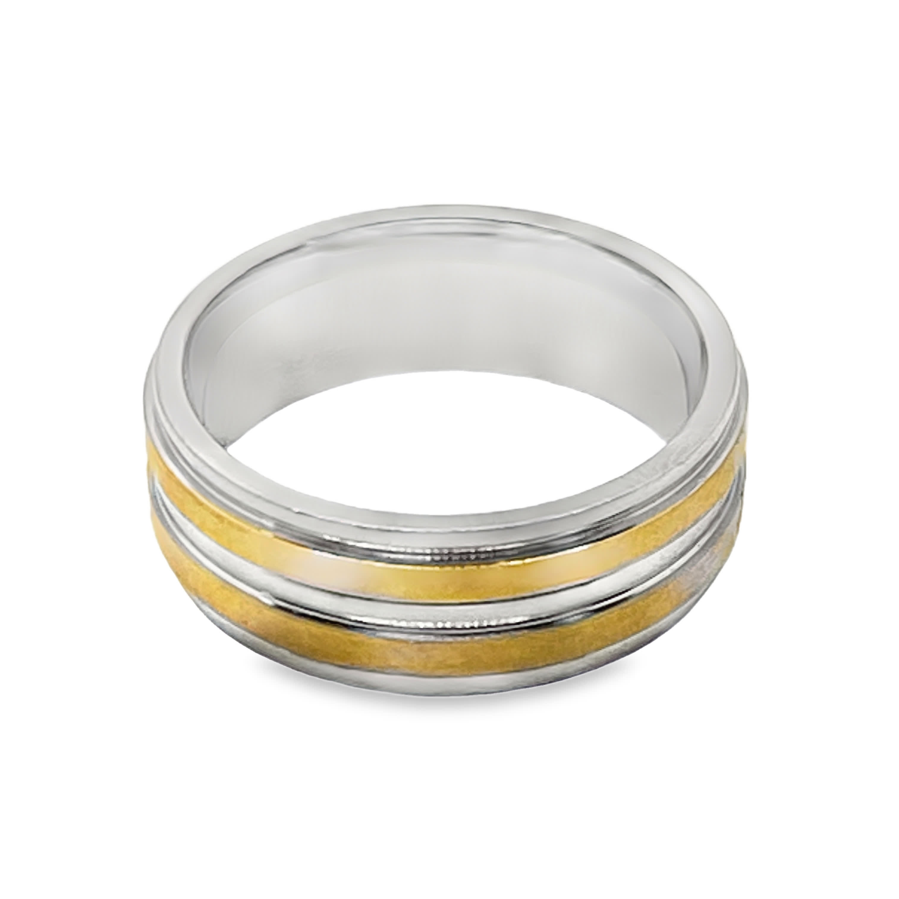 Klasyczny złocony pierścionek