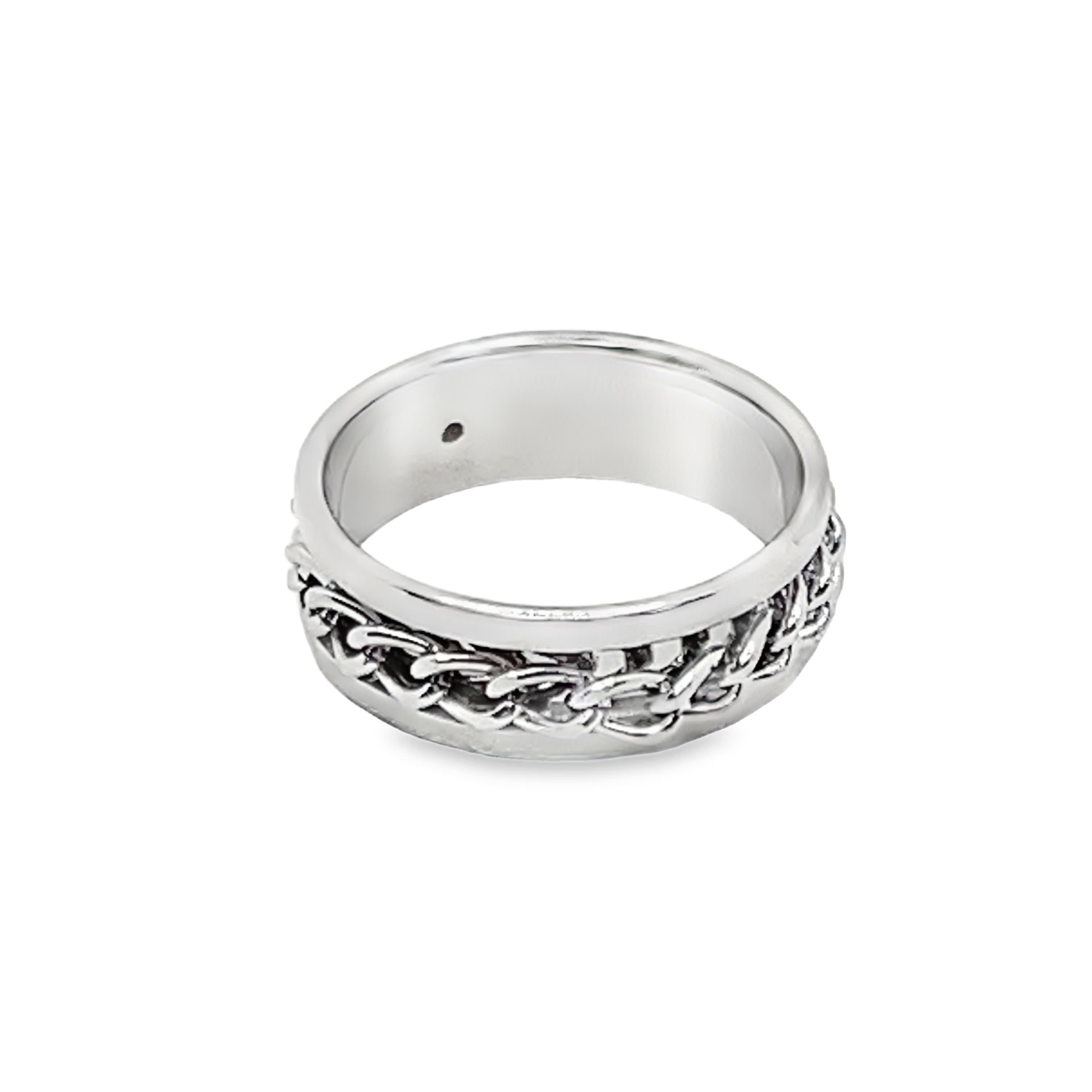 Pierścień z intarsją ze srebrnego łańcuszka