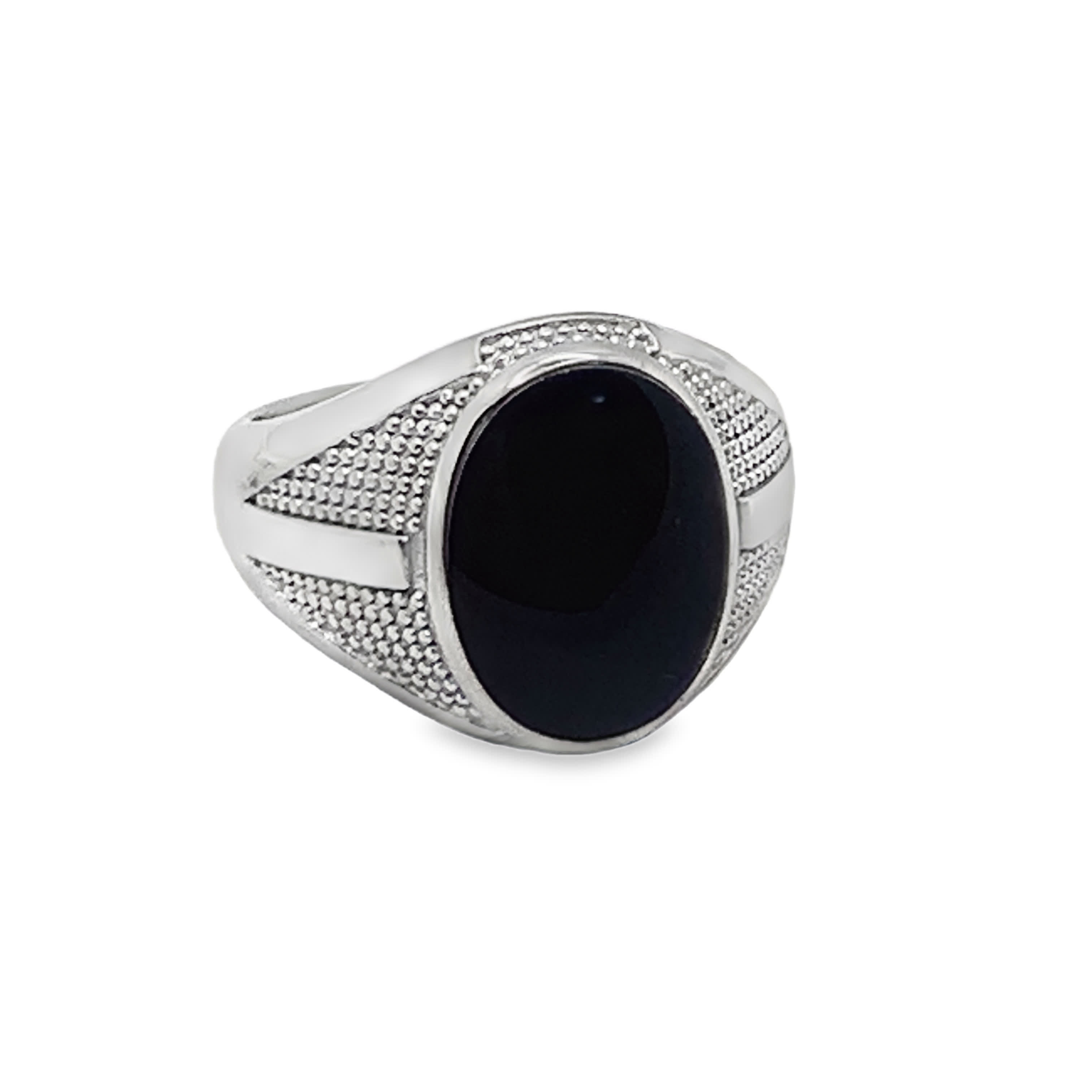 Sygnet ze posrebrzanej stali z owalnym kaboszonem onyksu