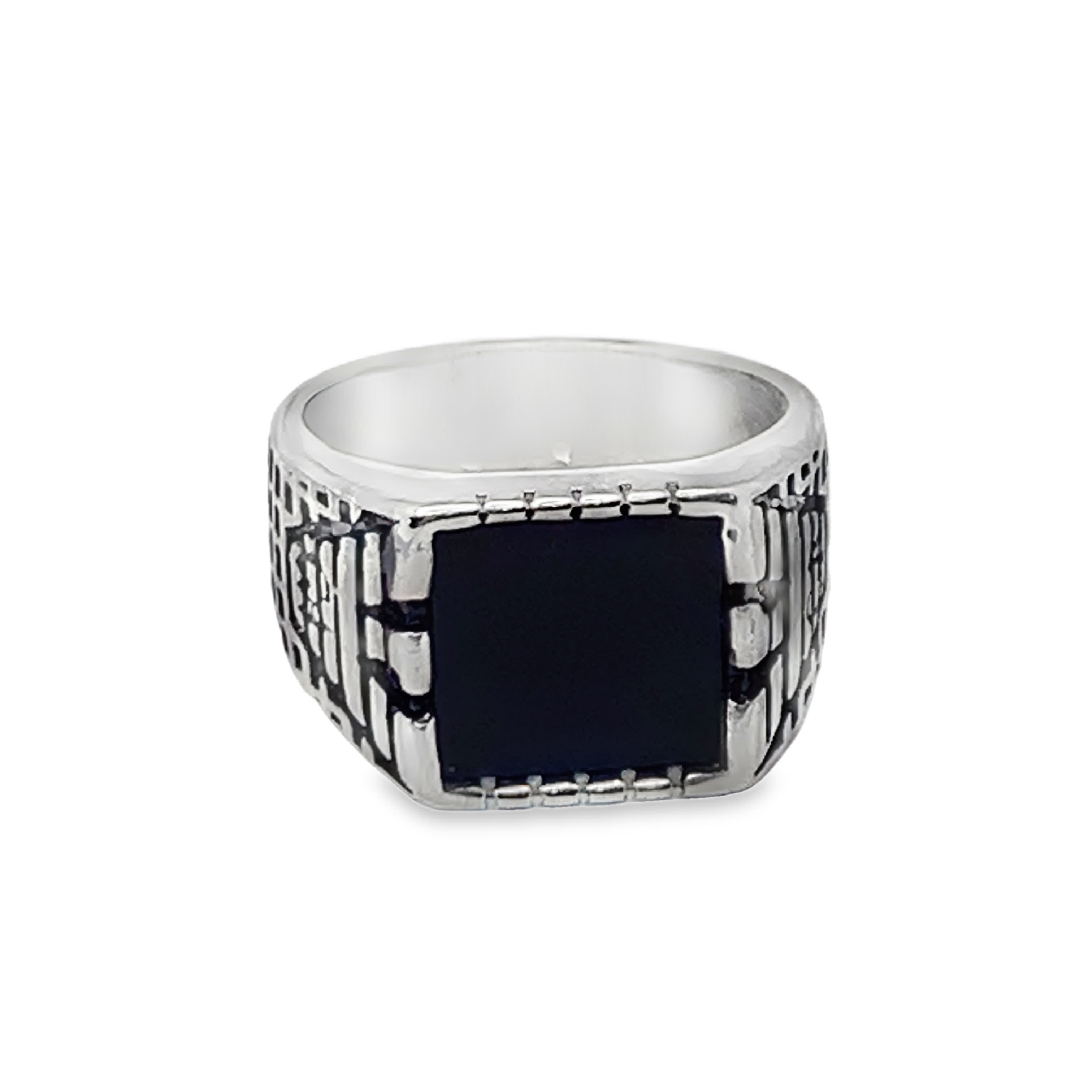 Sygnet ze posrebrzanej stali z onyksem kaboszonowym