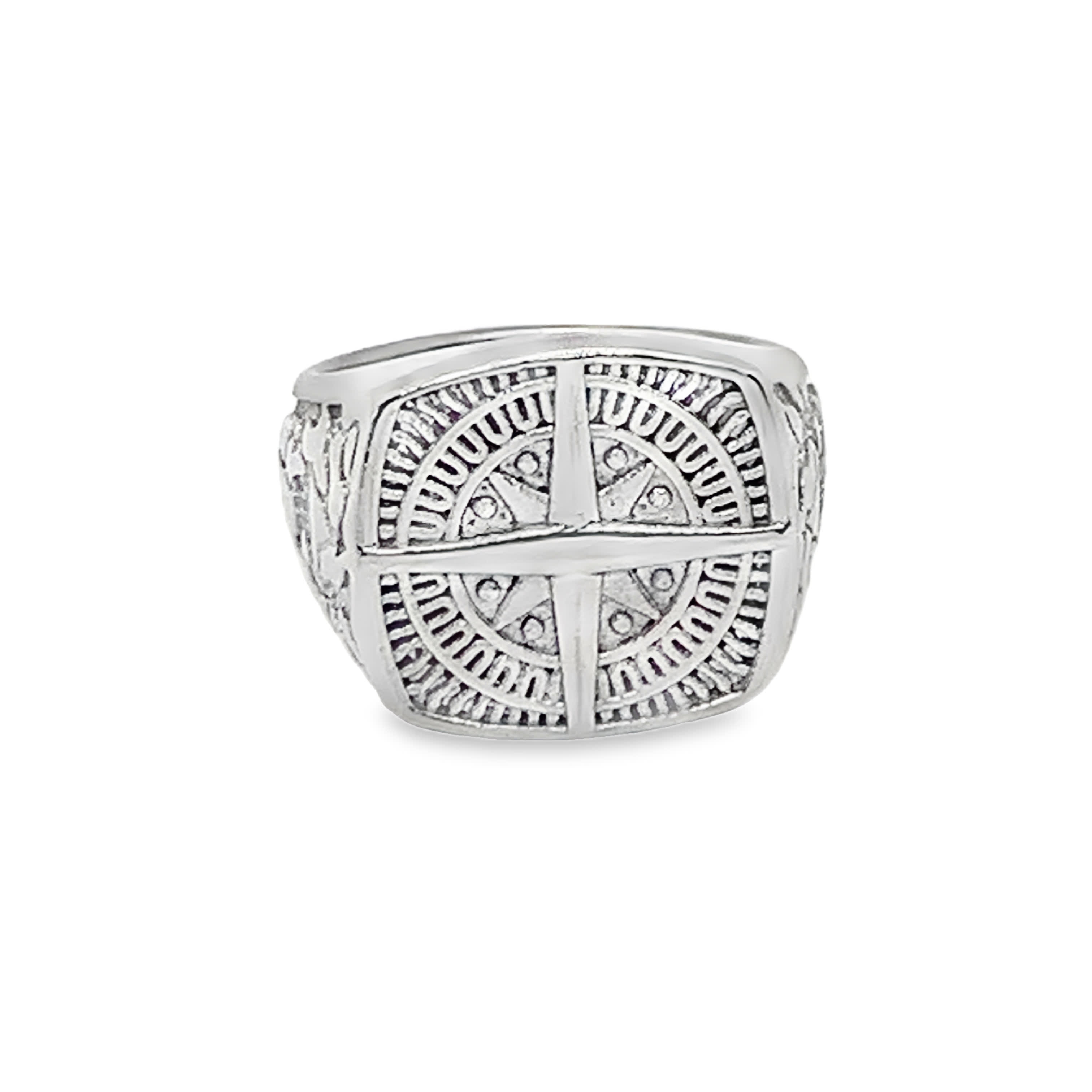 Sygnet ze posrebrzanej stali  o misternym wzorze