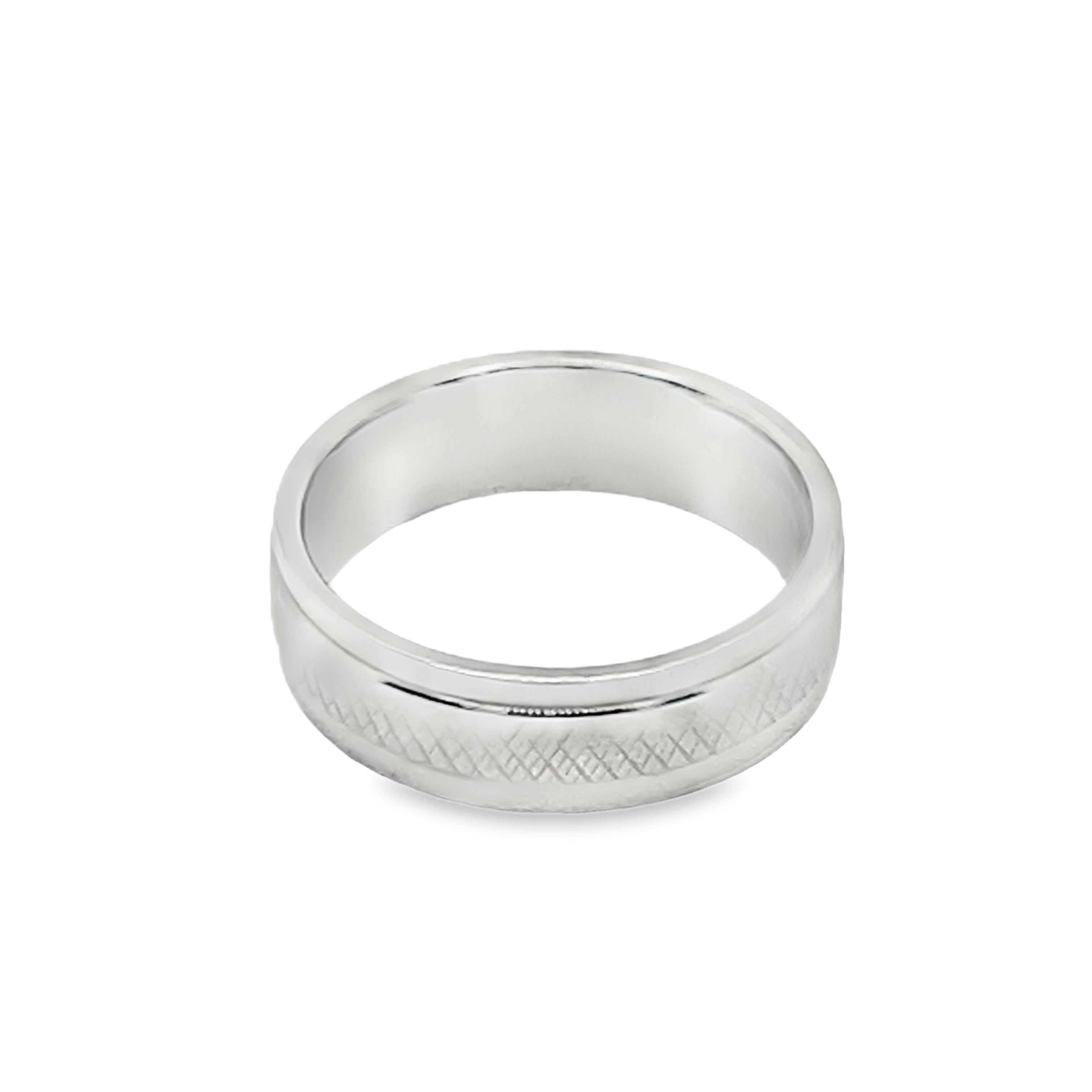 Klasyczny posrebrzany pierścionek: minimalistyczna elegancja