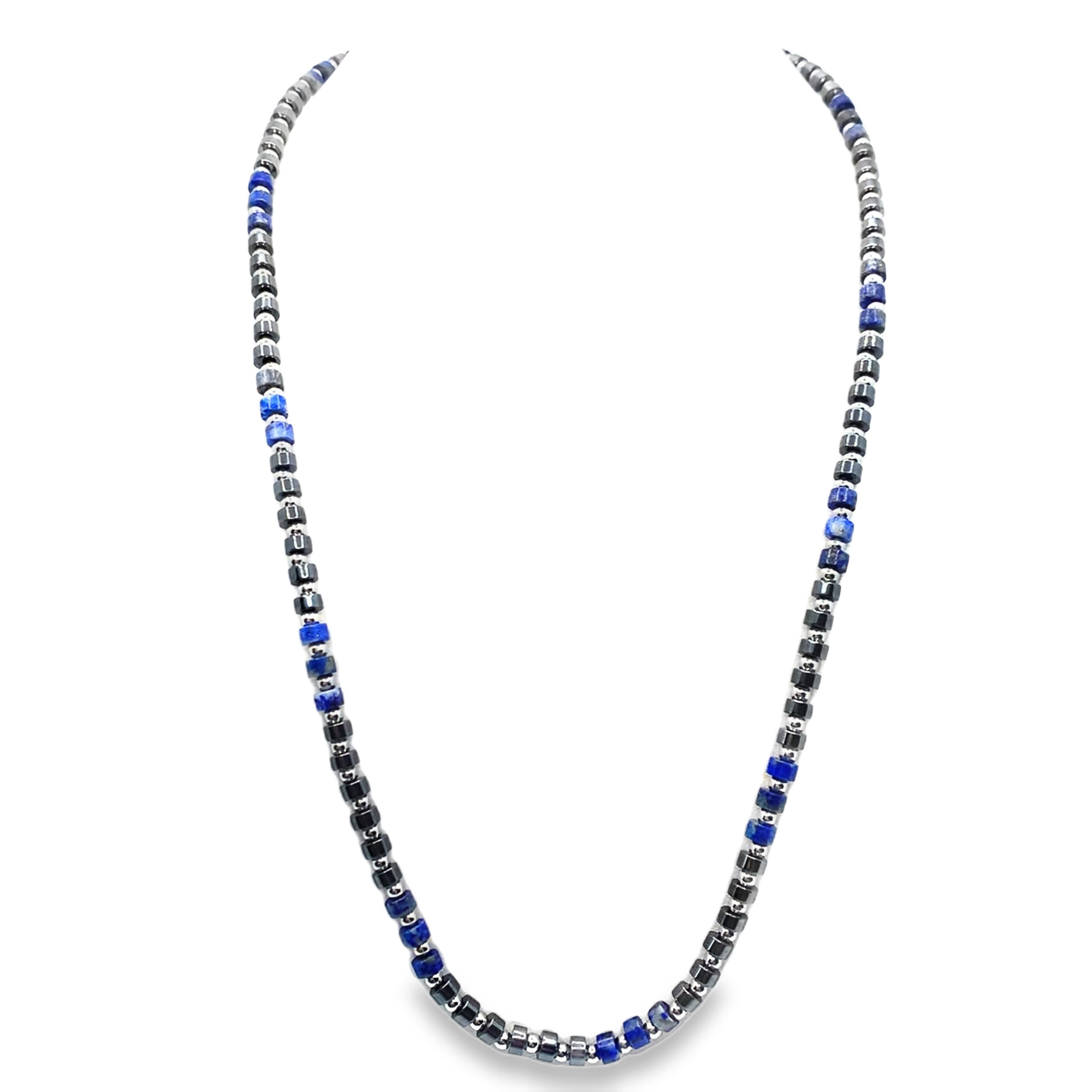 Naszyjnik z koralików z kwadratowymi kaboszonami