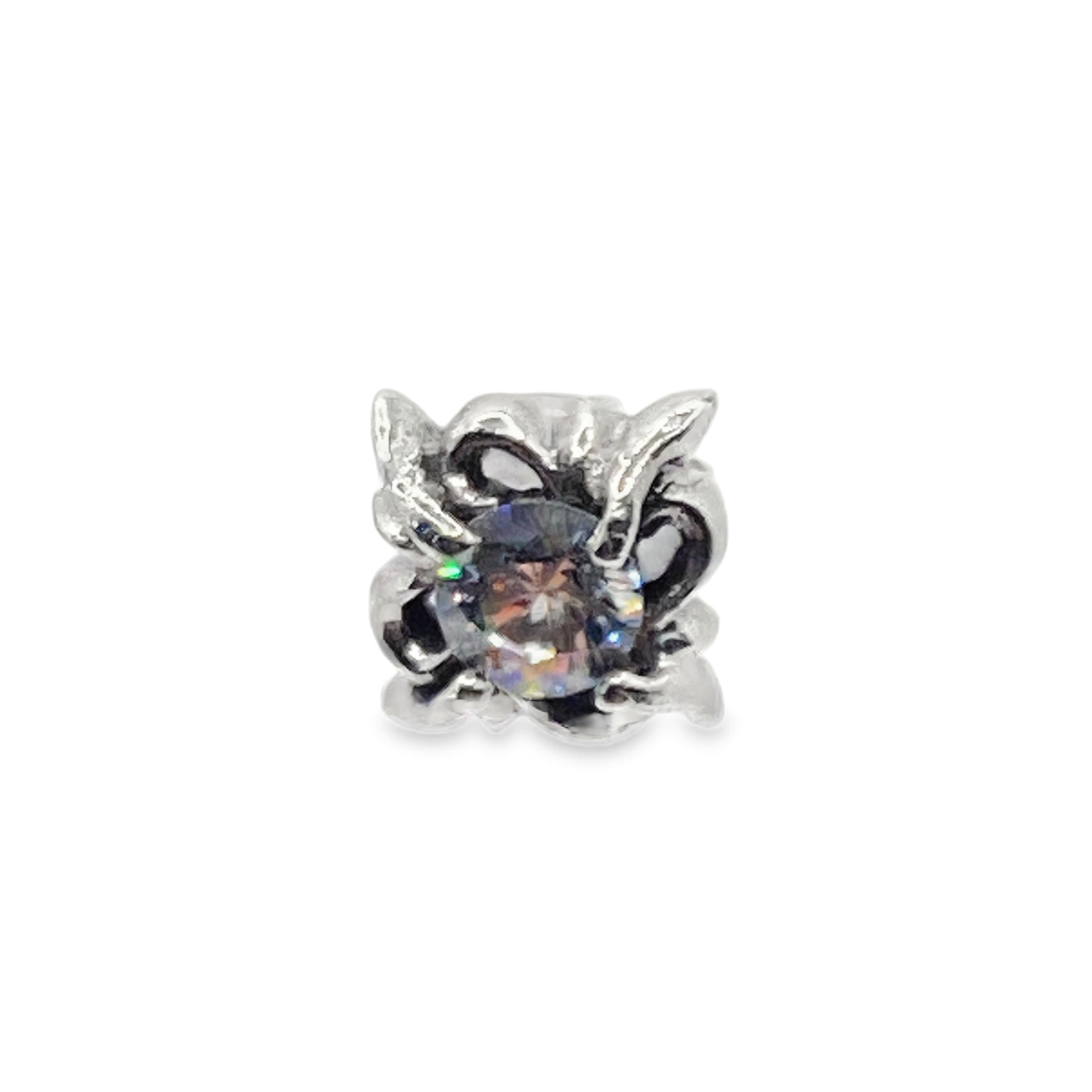 Posrebrzany wisiorek z okrągłym szlifowanym kwarcem