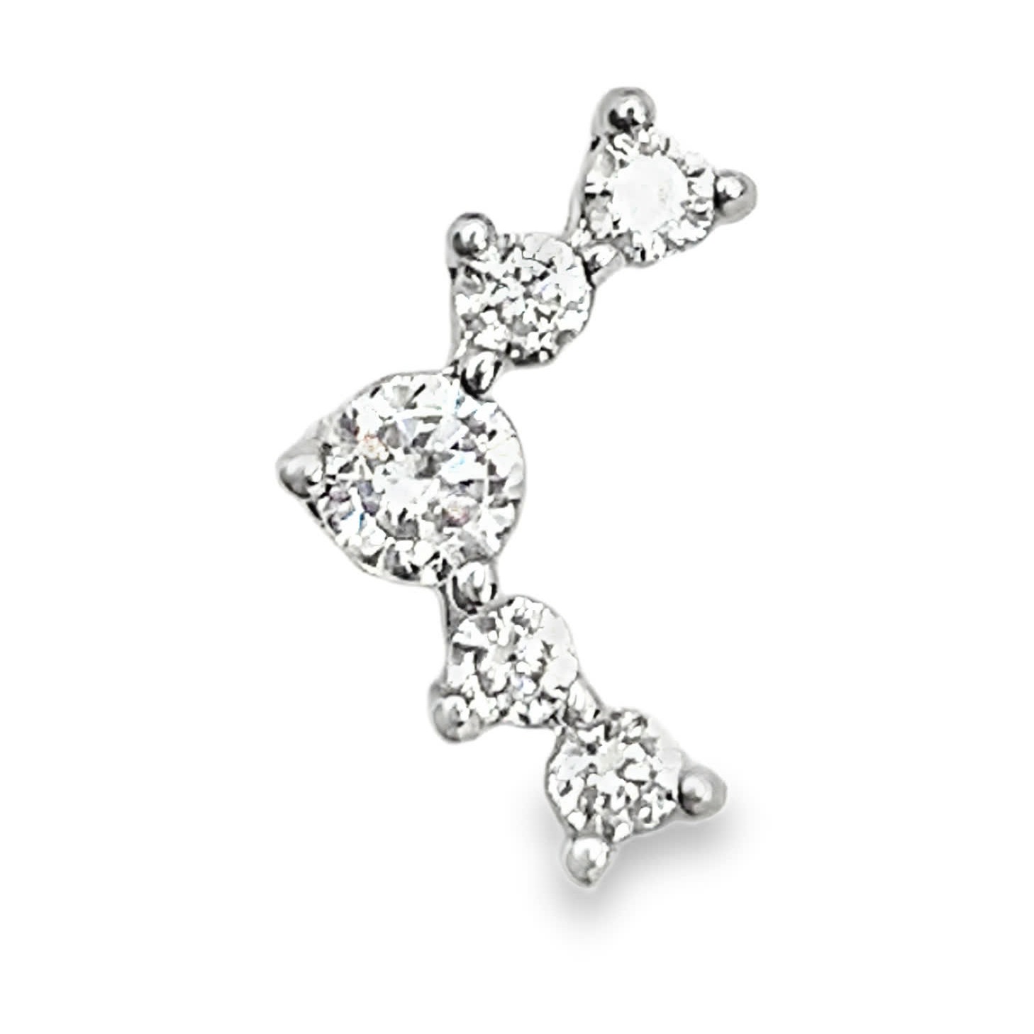 Posrebrzany ear climber curved cluster z kamieniami okrągłymi w szlifie brylantowym