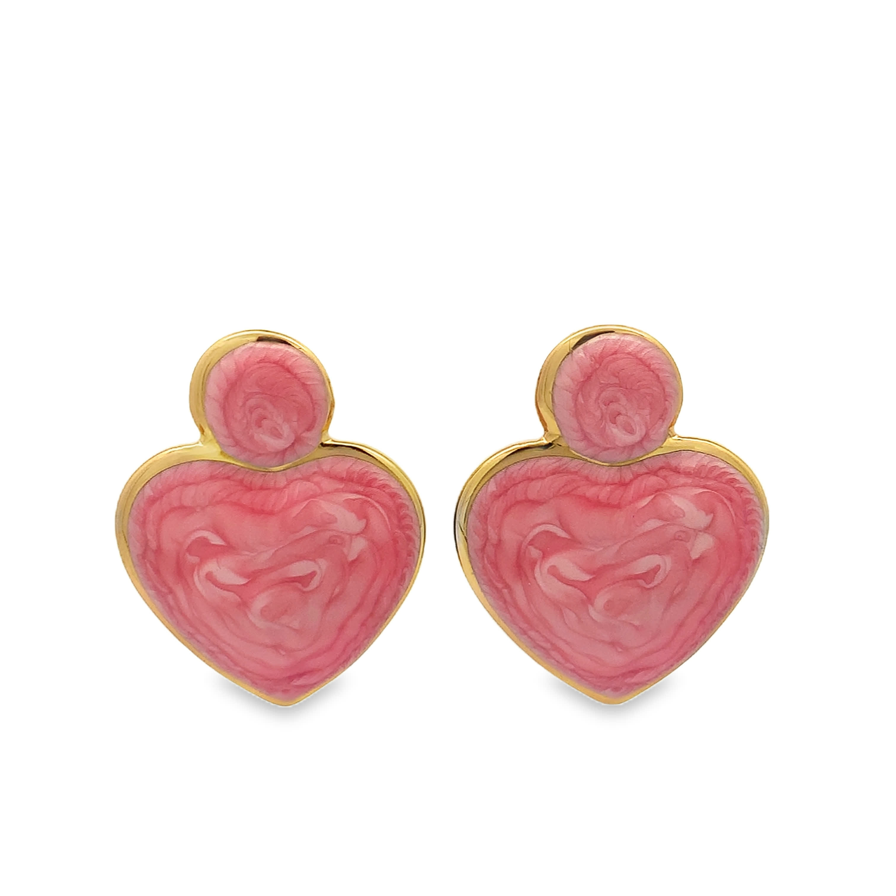 Pozłacane kolczyki sztyfty z rzeźbionym sercem z kamienia