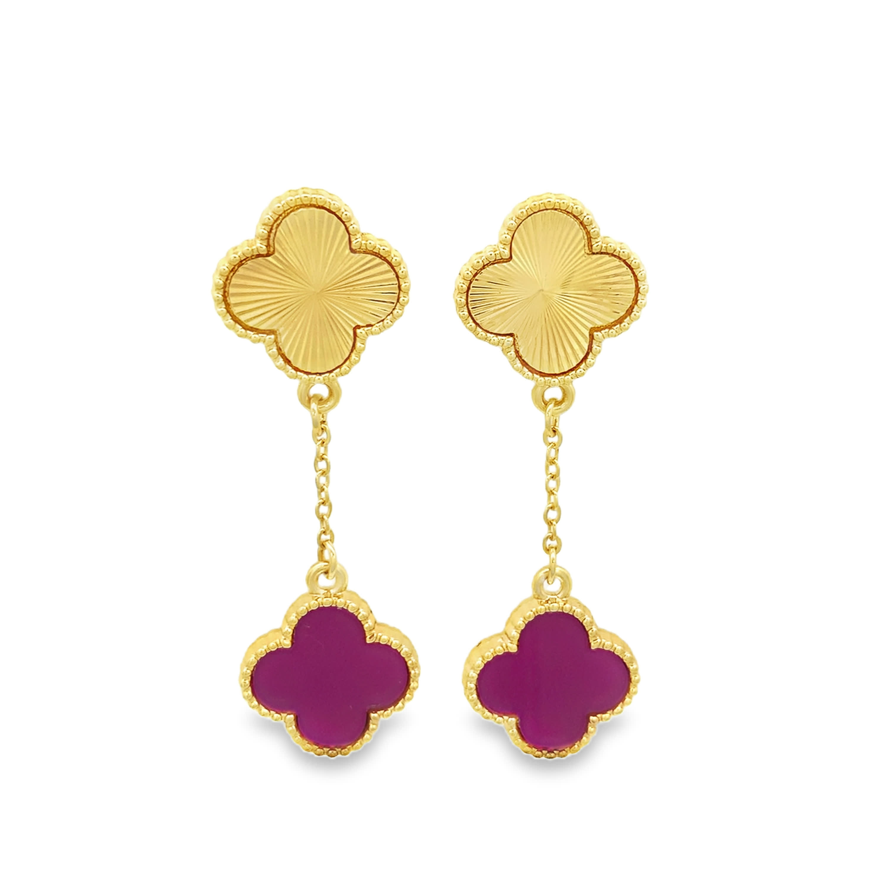 Pozłacane wiszące kolczyki czterolistne z grawerem i fioletowym kamieniem