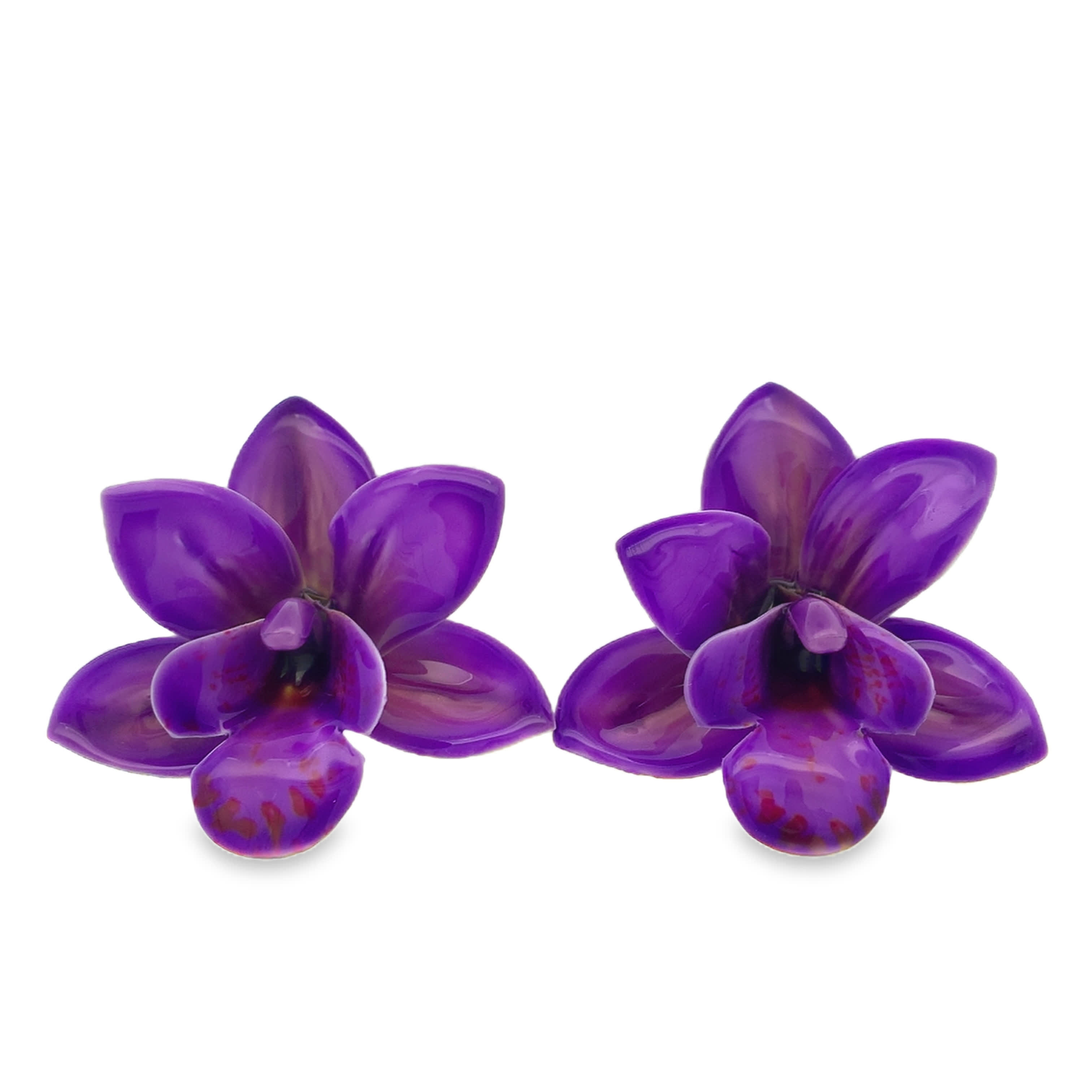 Ręcznie malowane różowe kolczyki sztyfty z orchideą