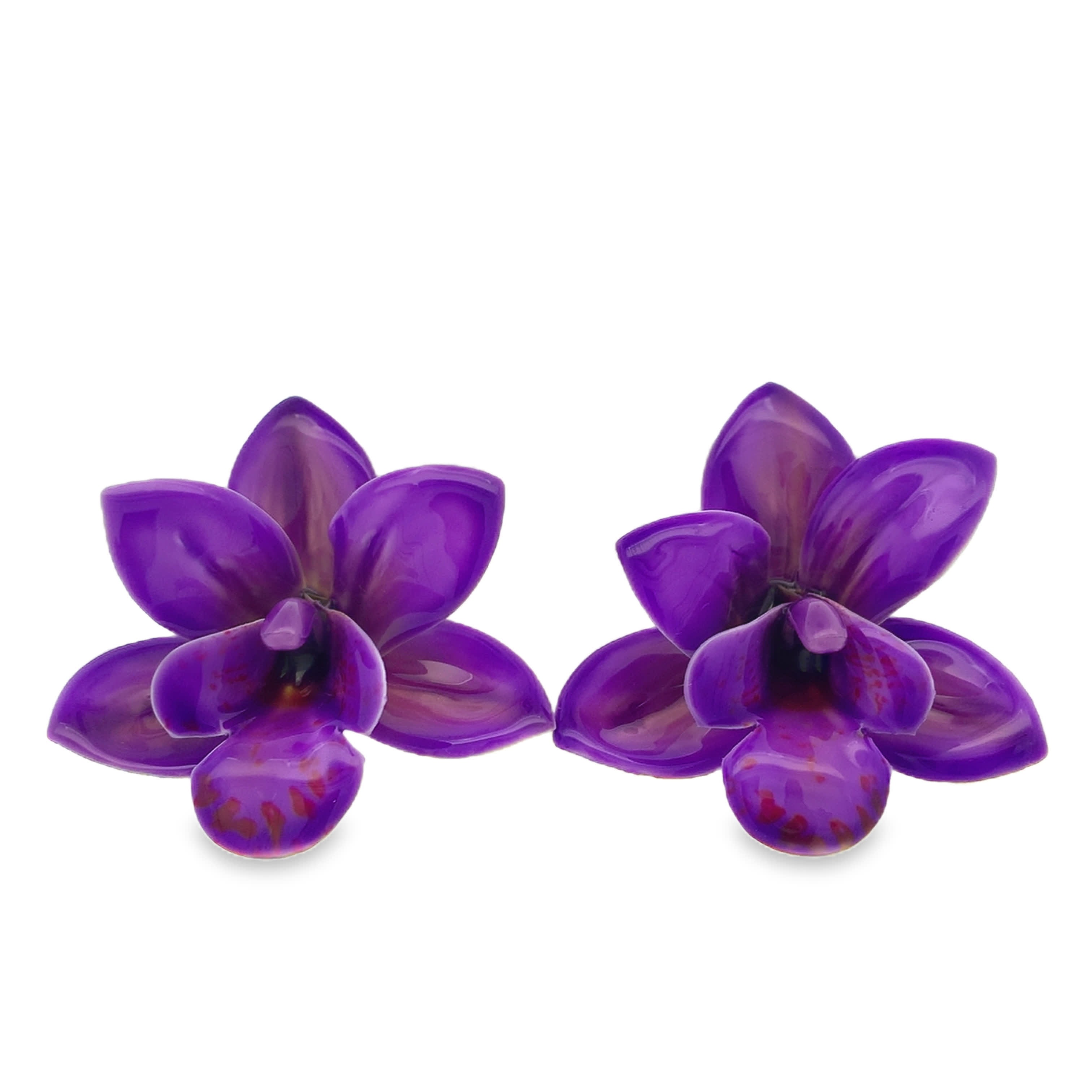 Ręcznie malowane różowe kolczyki sztyfty z orchideą