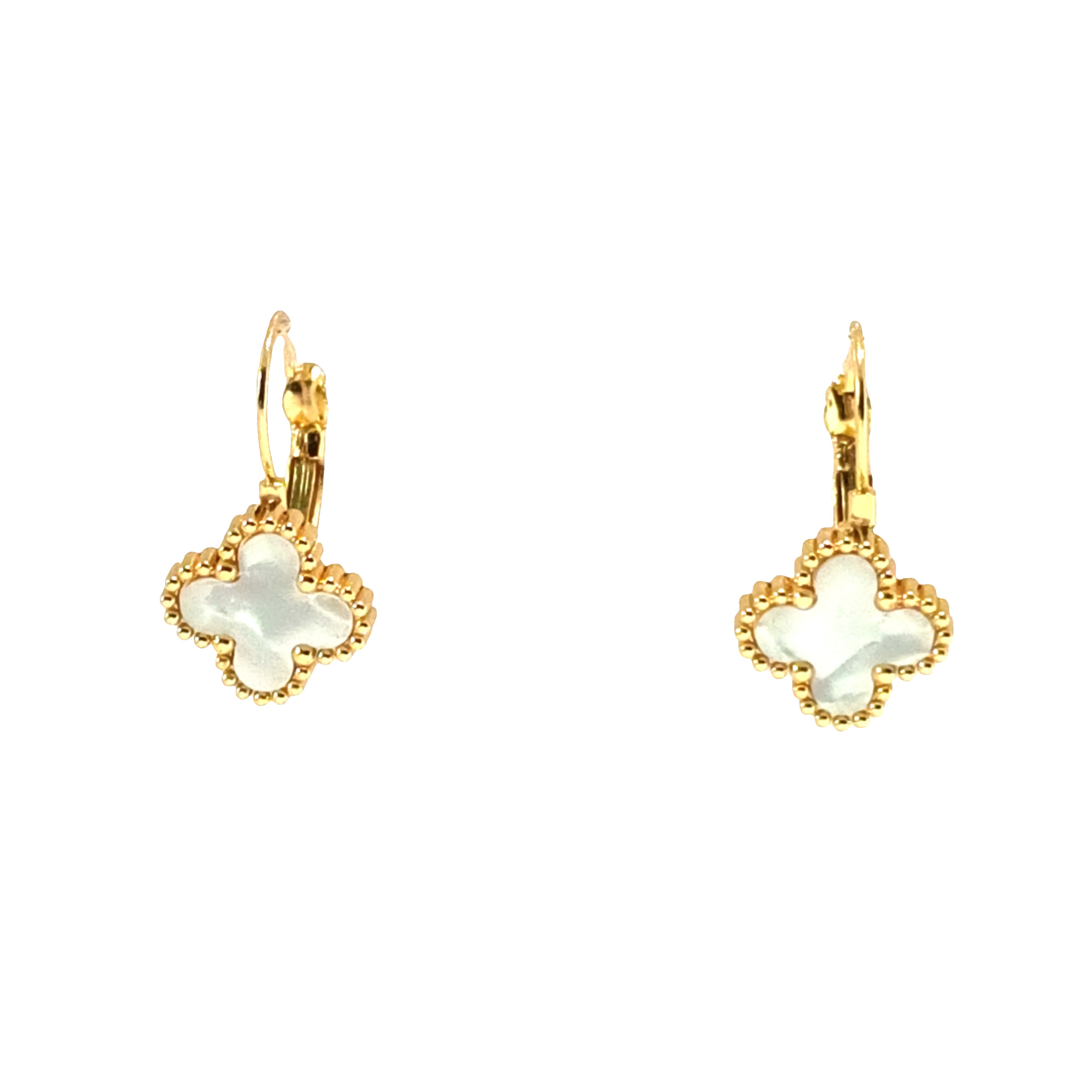 Złocone wiszące kolczyki z okrągłymi perłowymi kaboszonami