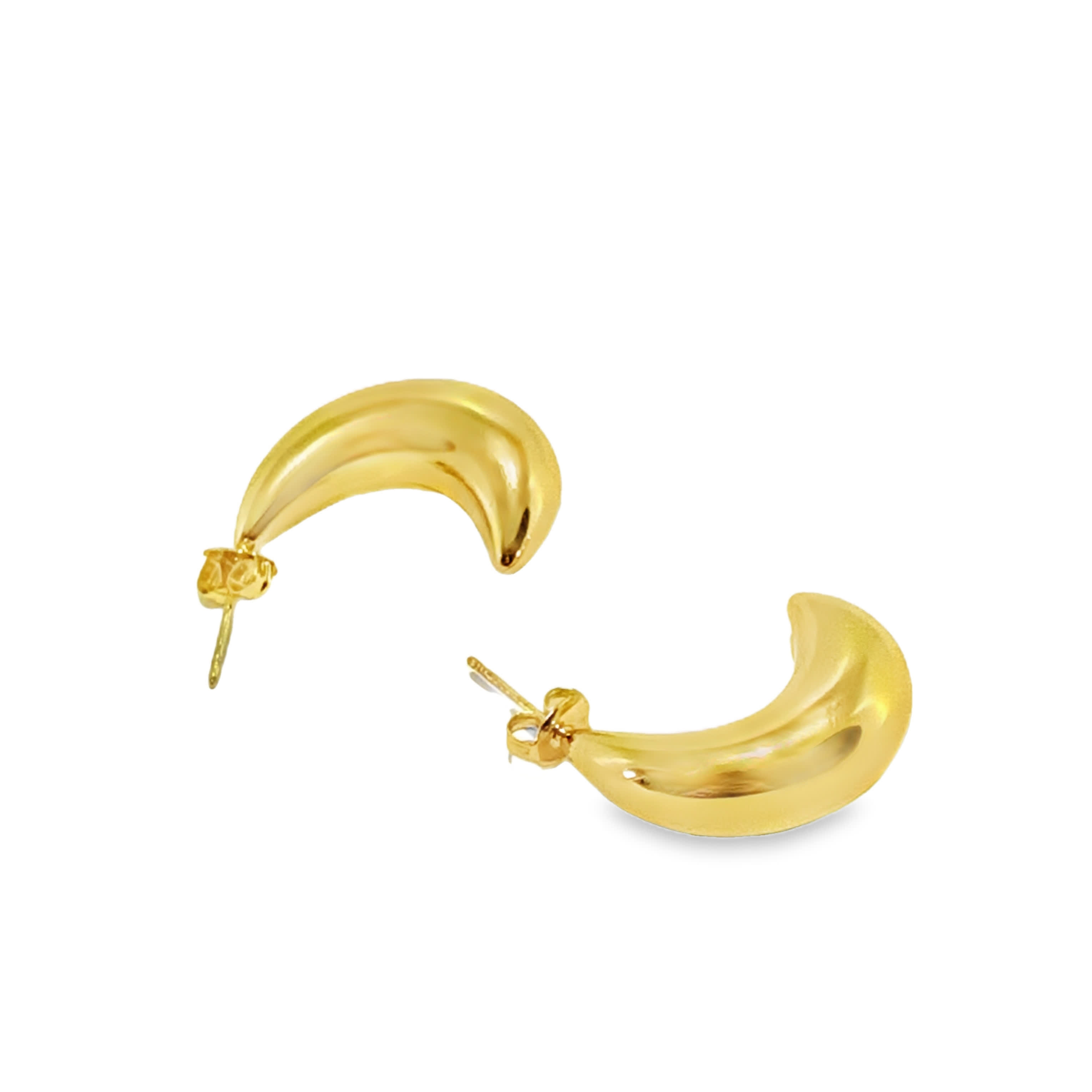 Odważne złocone kolczyki koła z zakrzywionymi krawędziami