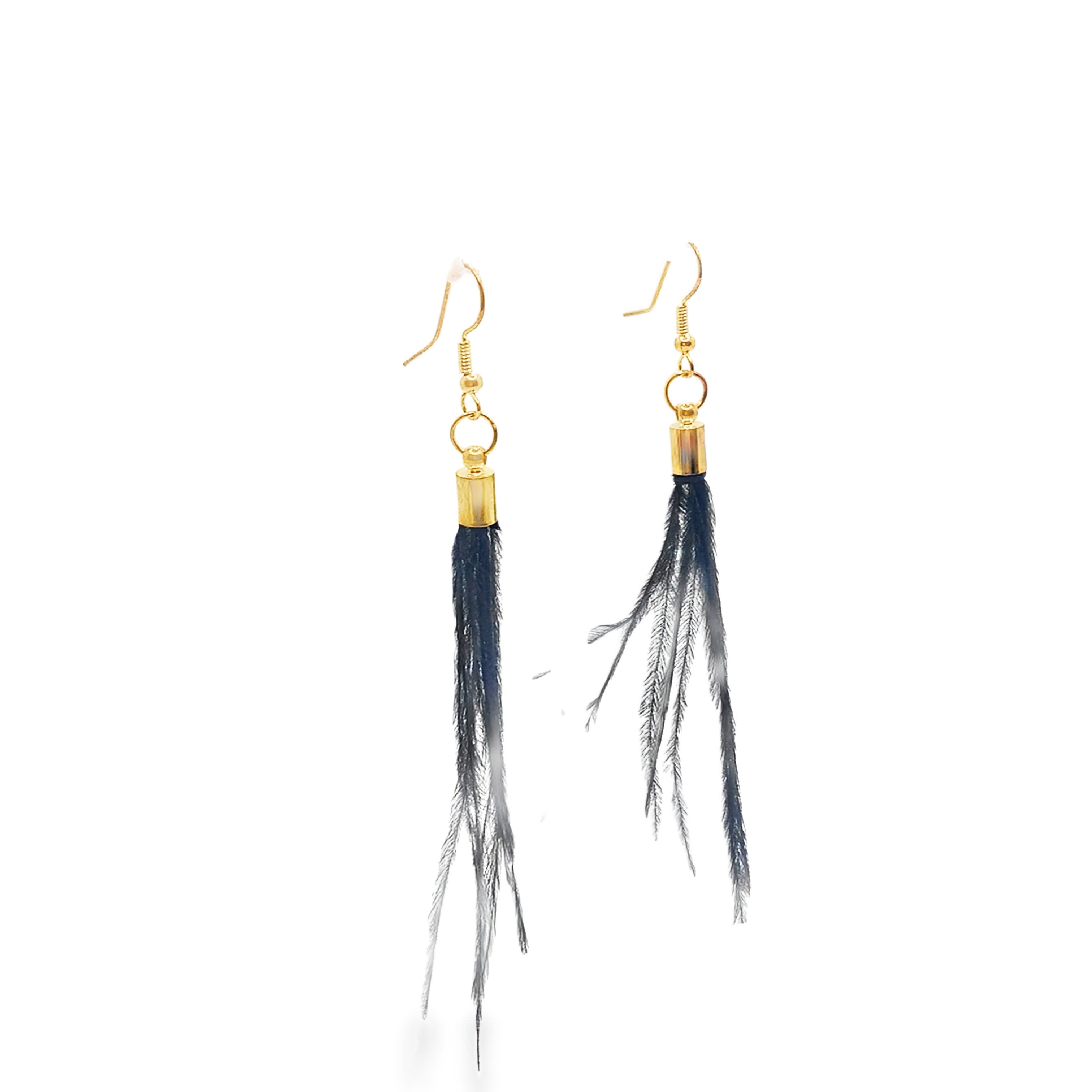 Złocone wiszące kolczyki z motywem piór