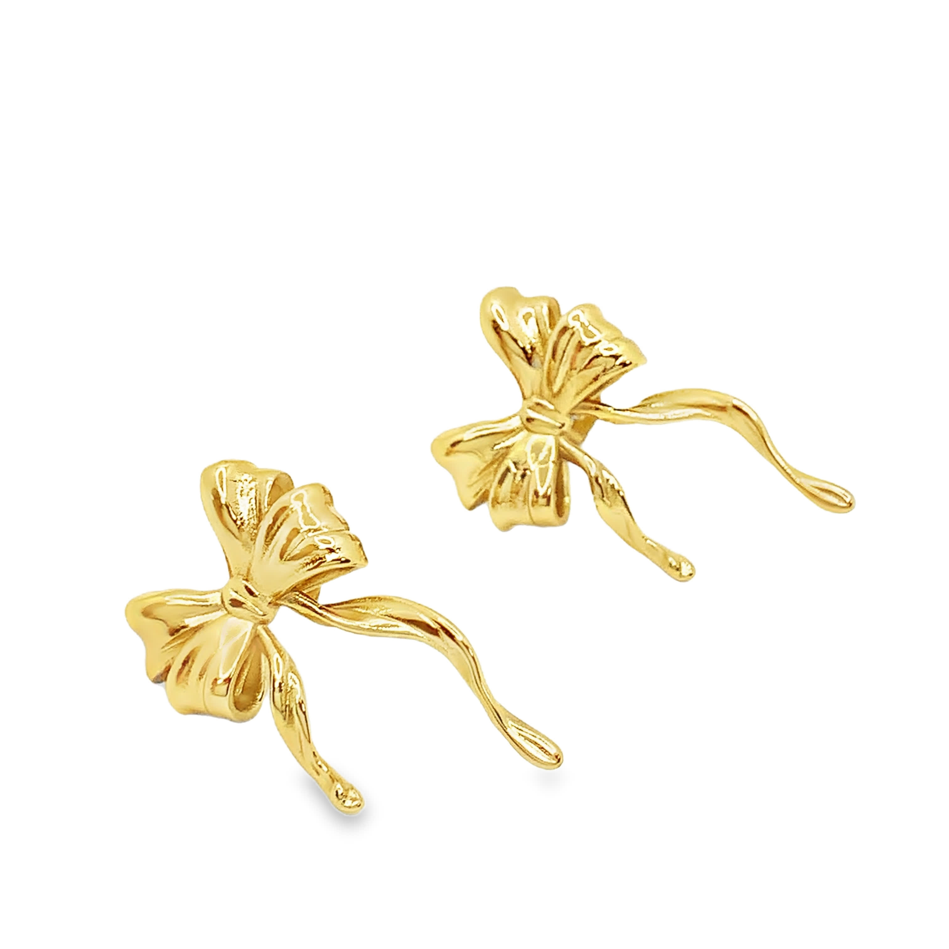 Złocone kolczyki z wstążką – eleganckie i fantazyjne