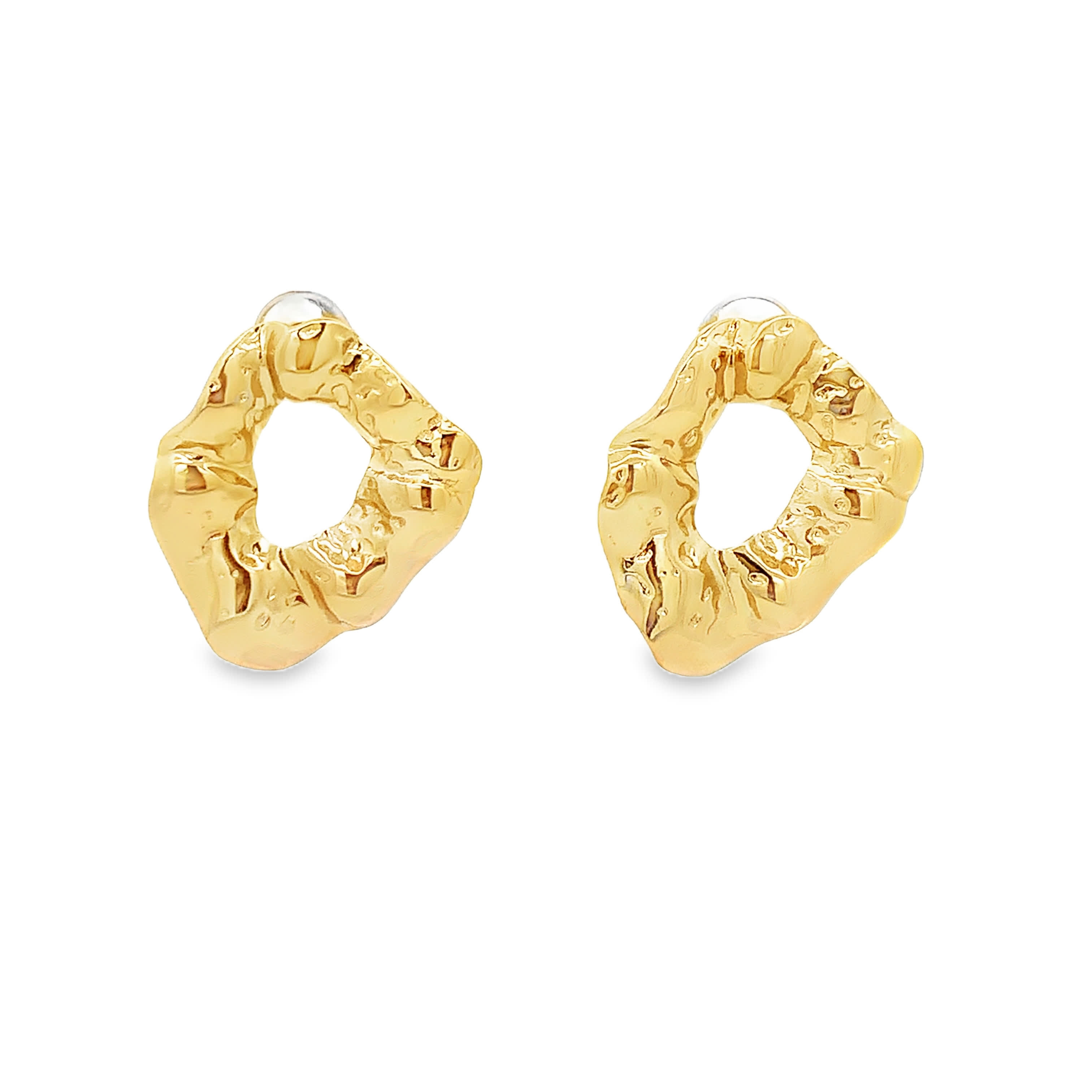 Złocone kolczyki z teksturą