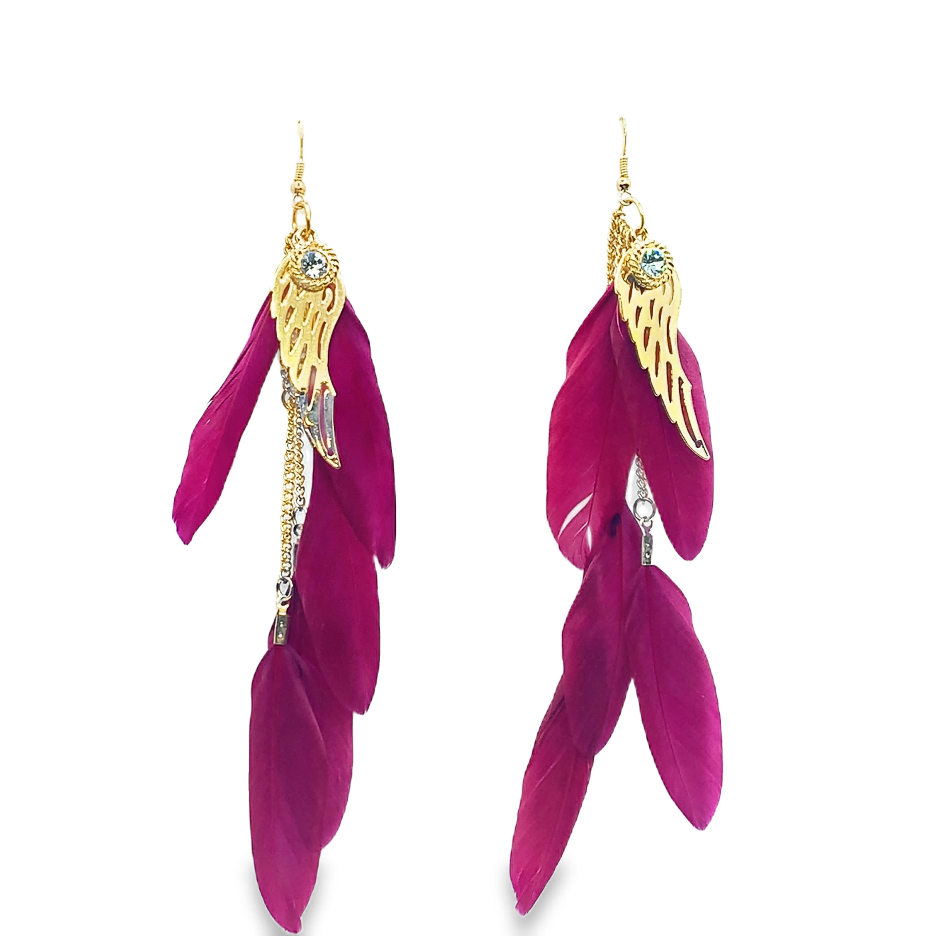 Złocone wiszące kolczyki z piórami w stylu boho