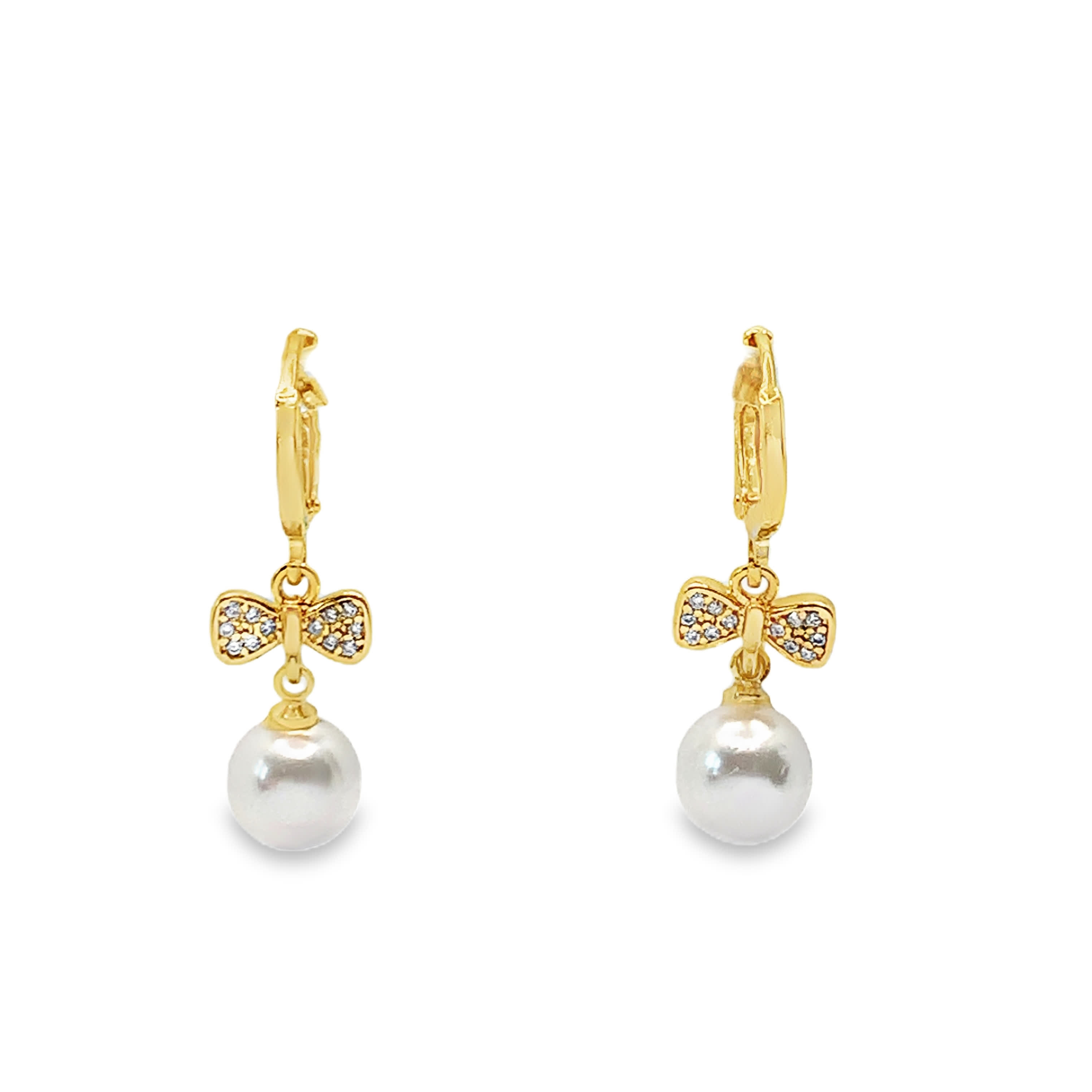 Złocone wiszące kolczyki z okrągłymi perłami