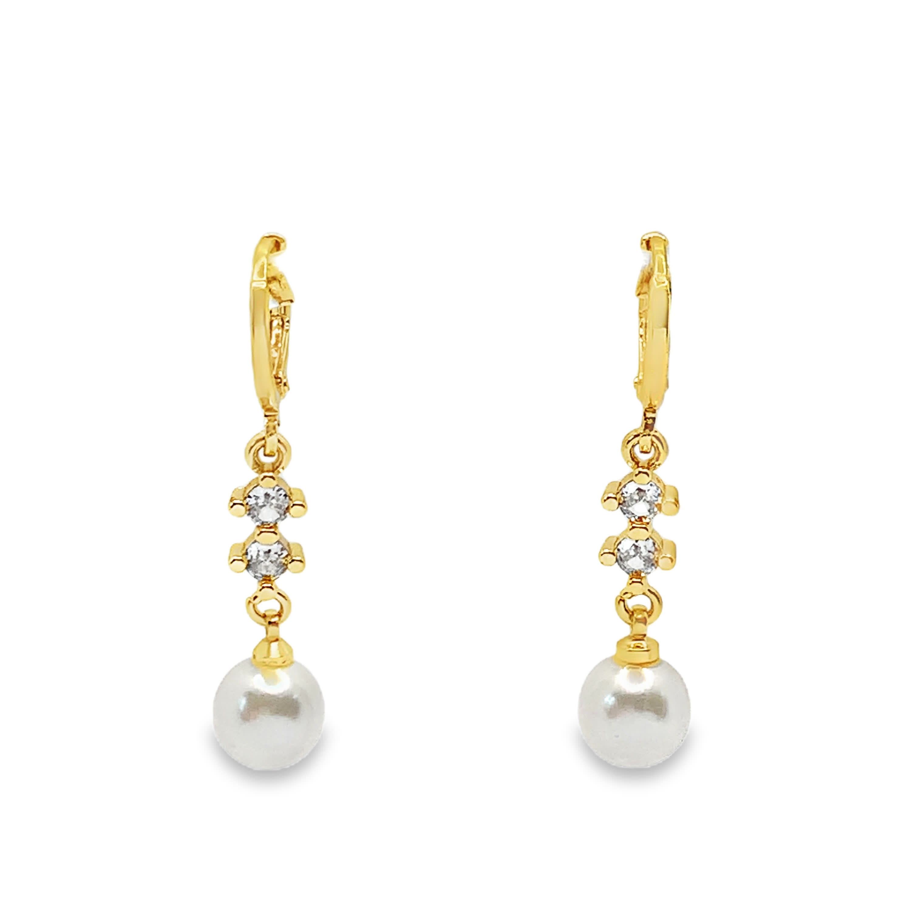 Kolczyki ze złoconej stali z okrągłymi perłami kaboszonowymi