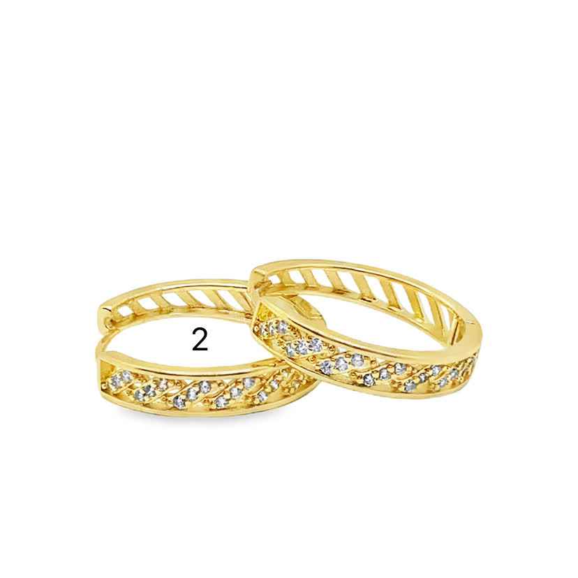 Kolczyki koła ze złoconej stali z okrągłymi kamieniami