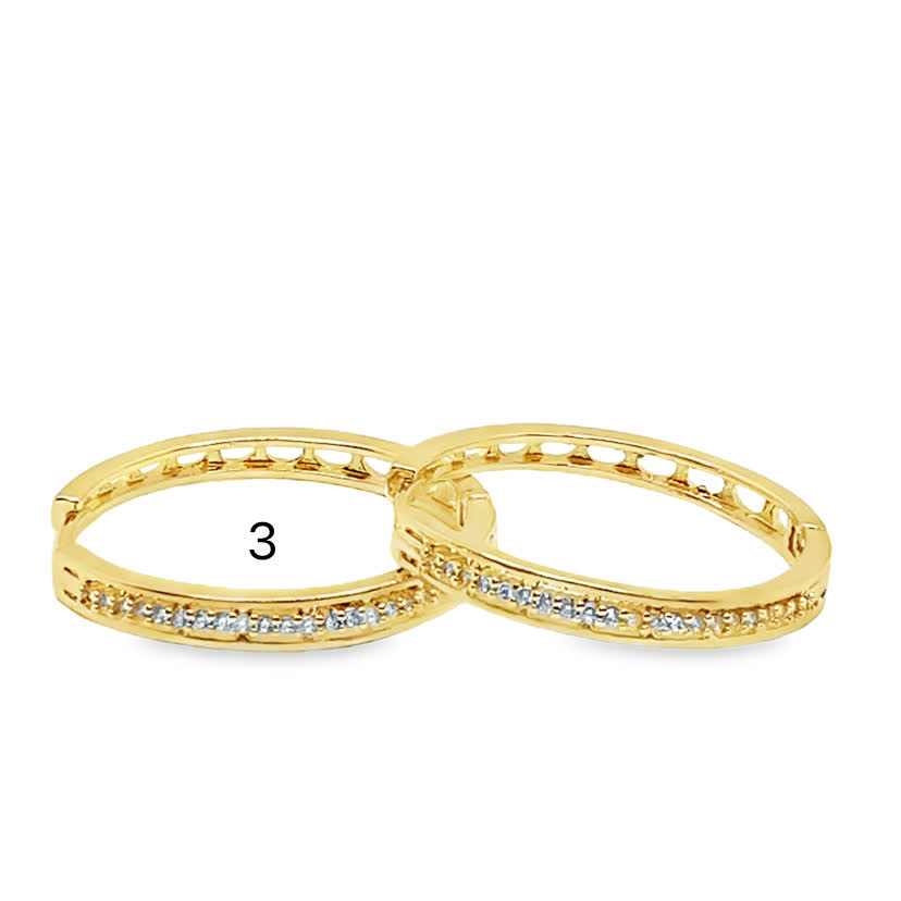 Olśniewające kolczyki koła ze złoconej stali z kamieniami