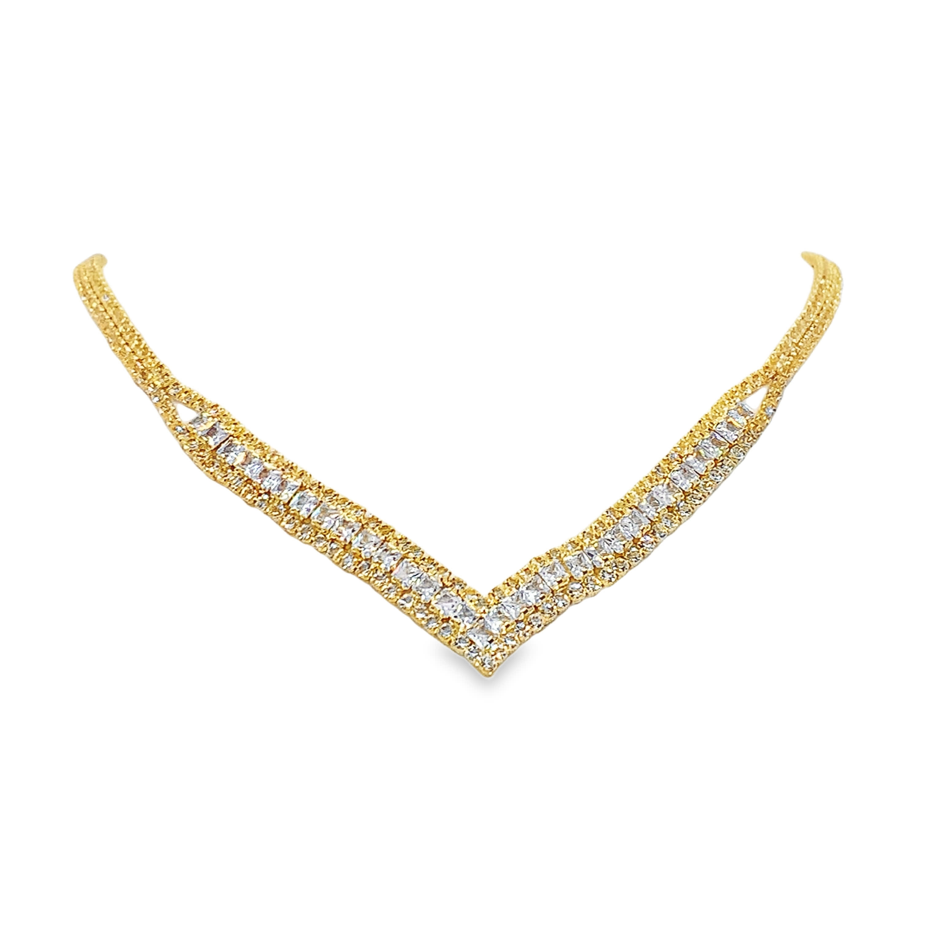 Naszyjnik ze złoconej stali z kamieniami o kwadratowym szlifie brylantowym