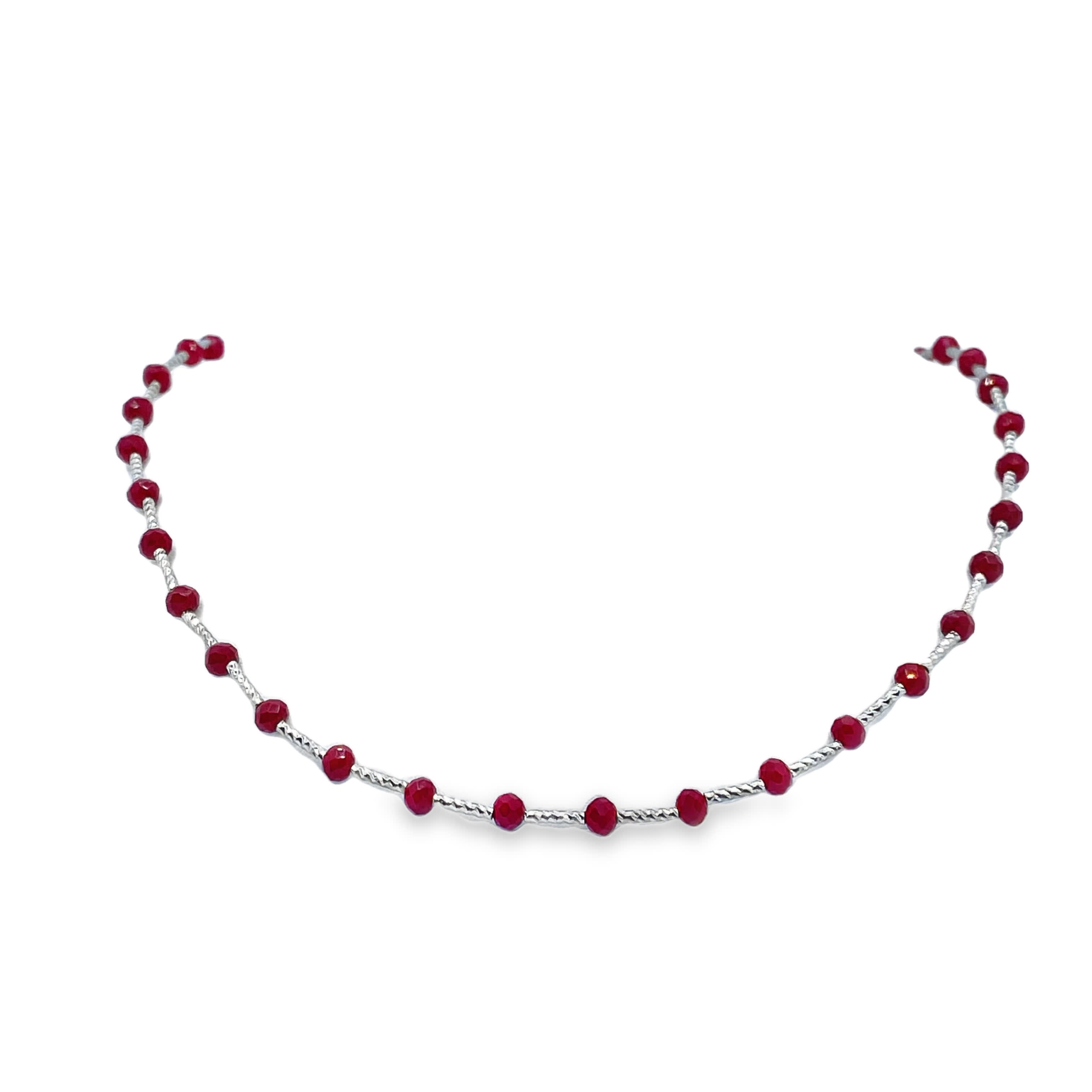 Naszyjnik z koralików ze posrebrzanej stali z okrągłymi rubinowymi koralikami o szlifie kaboszonowym