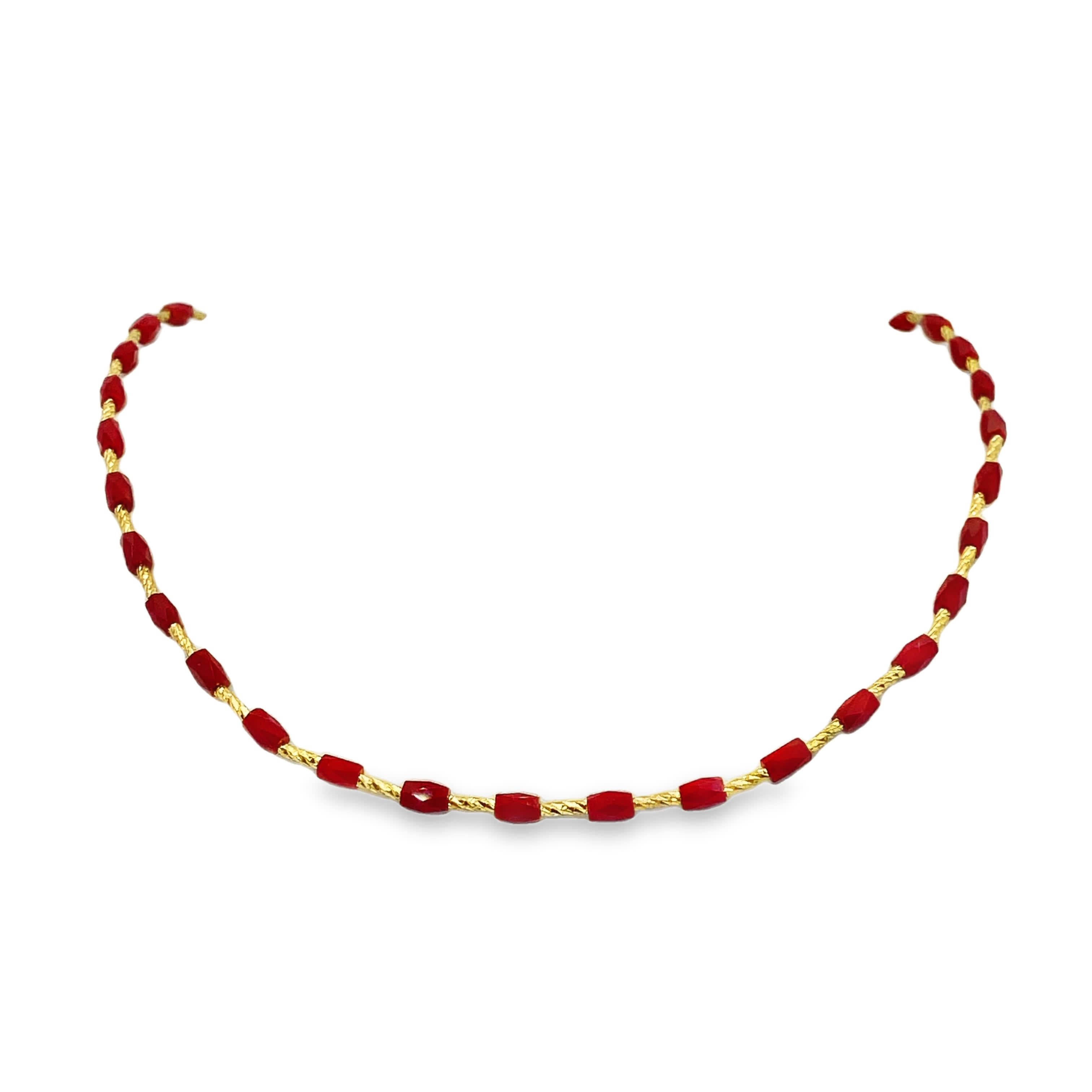 Naszyjnik ze złoconej stali z koralikami i czerwonym koralem