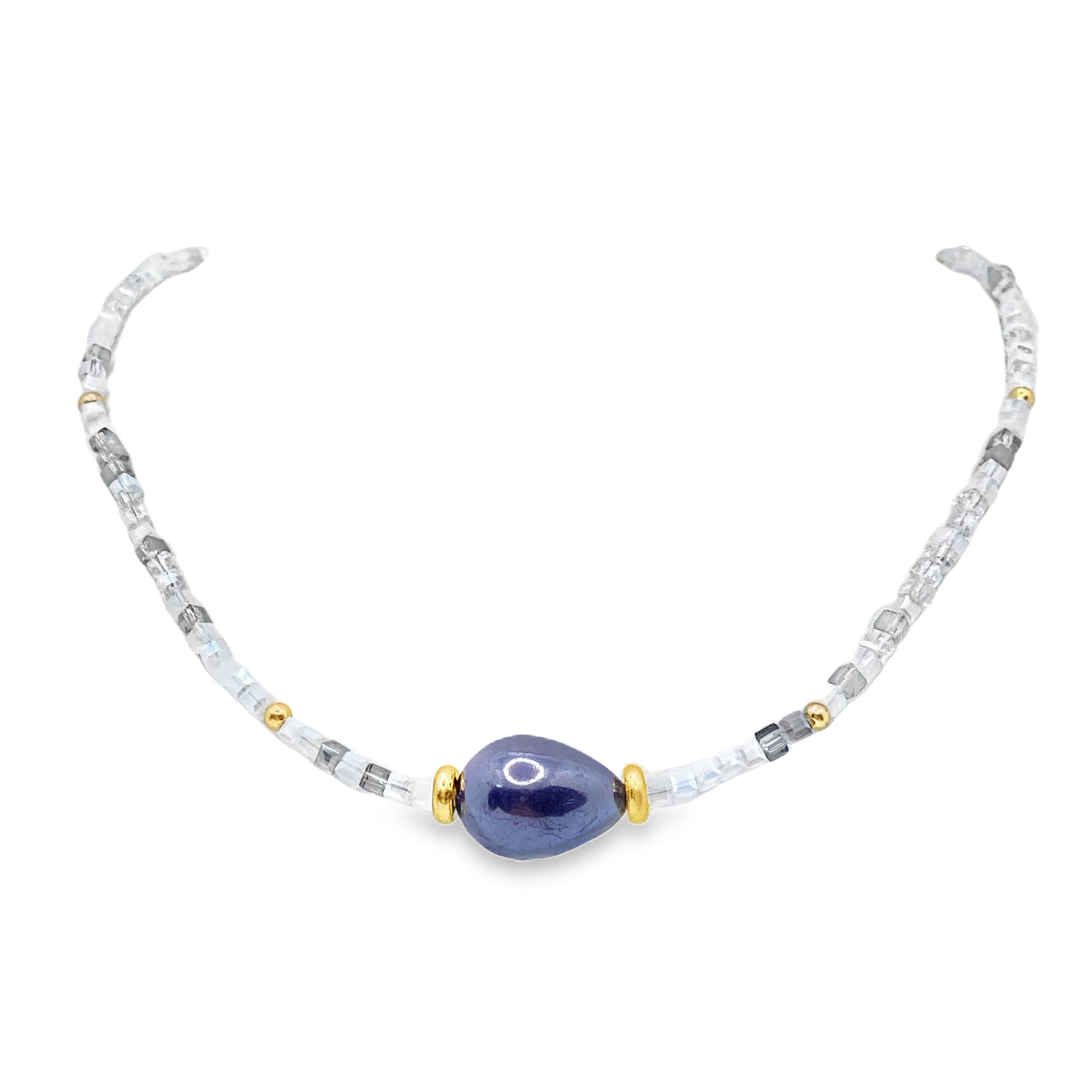 Naszyjnik z pereł w kolorze fioletowo-niebieskim z akcentami ze złoconej stali