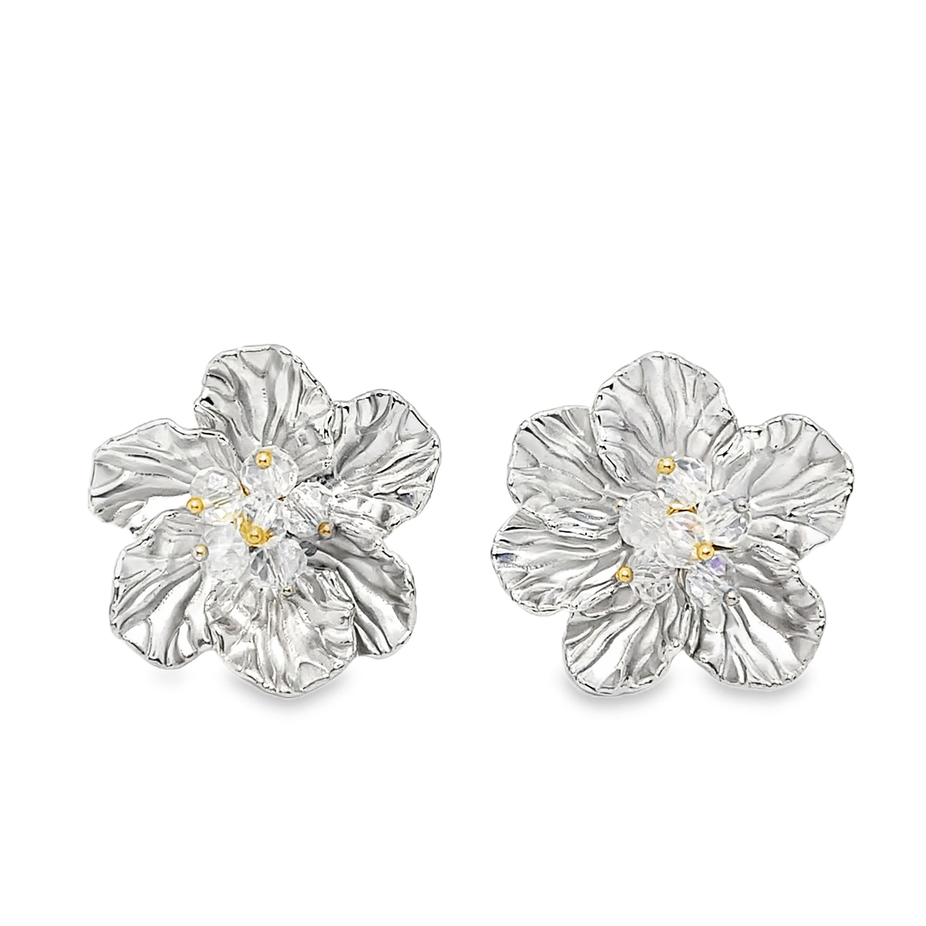 Posrebrzane kolczyki z motywem kwiatowym i kryształowymi akcentami