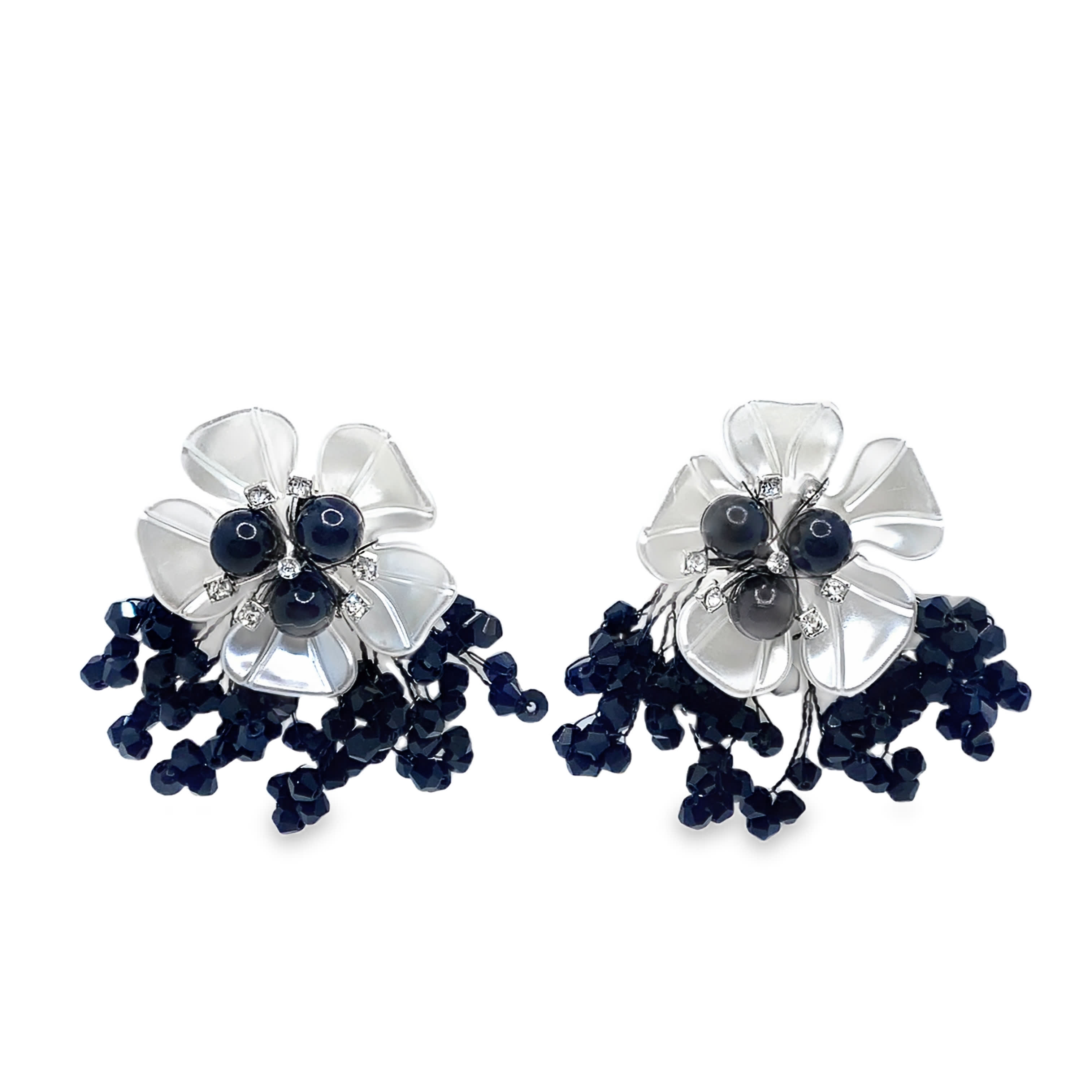 Kolczyki z perłowym kwiatem