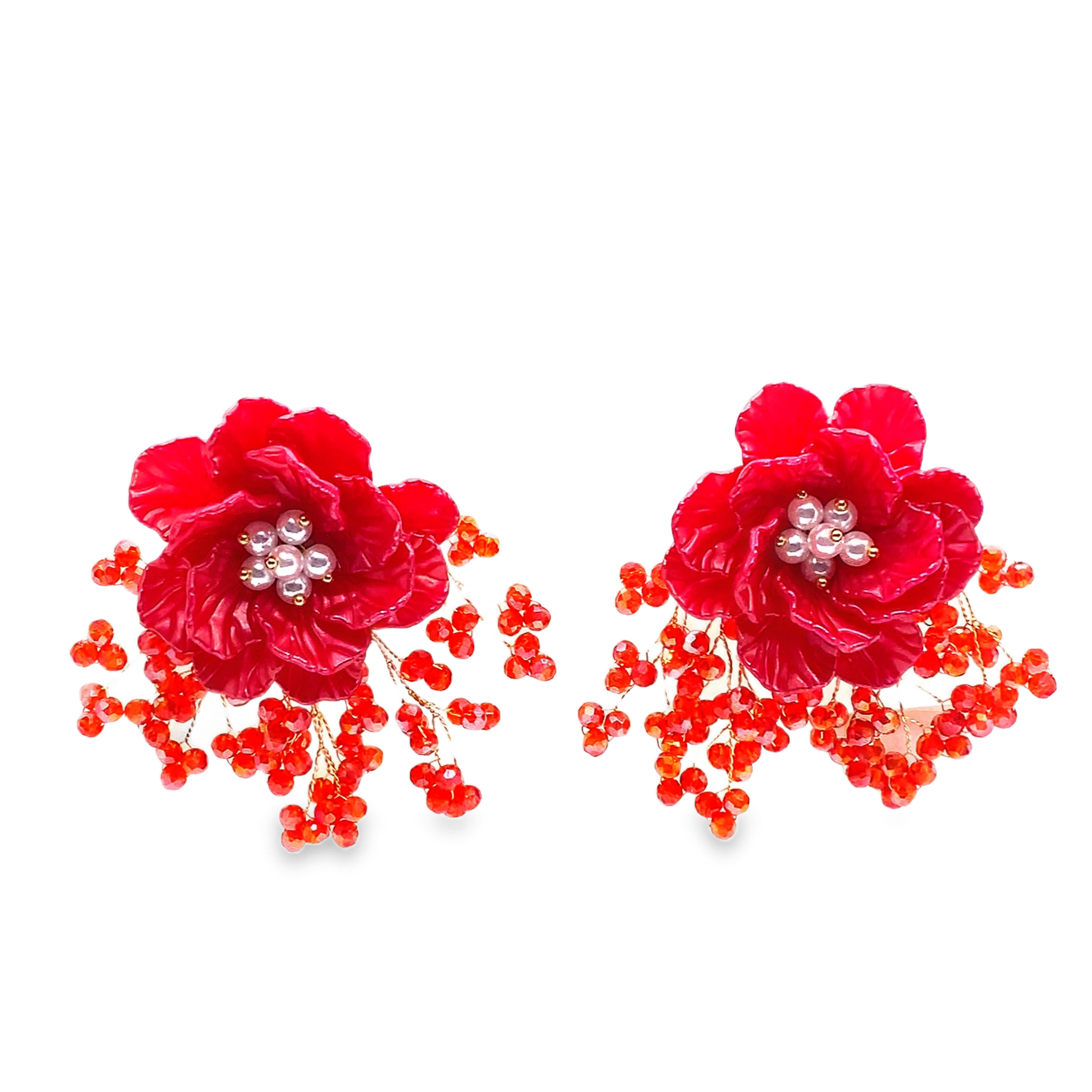 Kolczyki z perłami i akcentami w kolorze żółtego złota