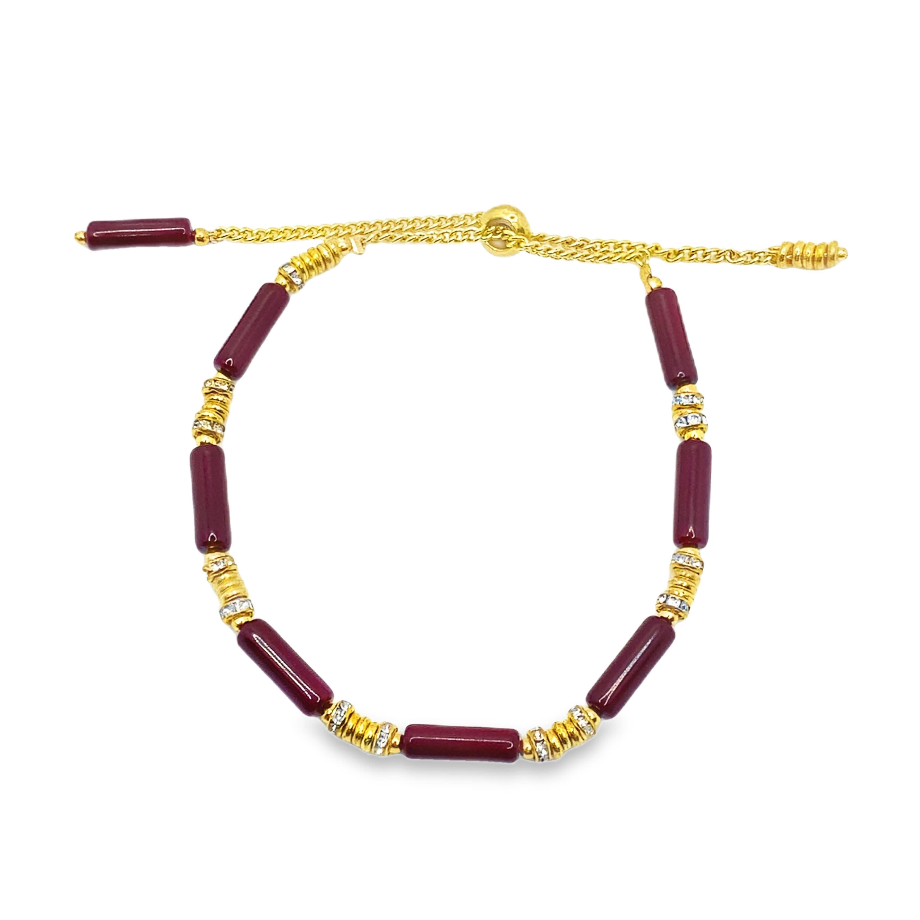 Bransoletka z bordowych koralików z akcentami w kolorze żółtego złota