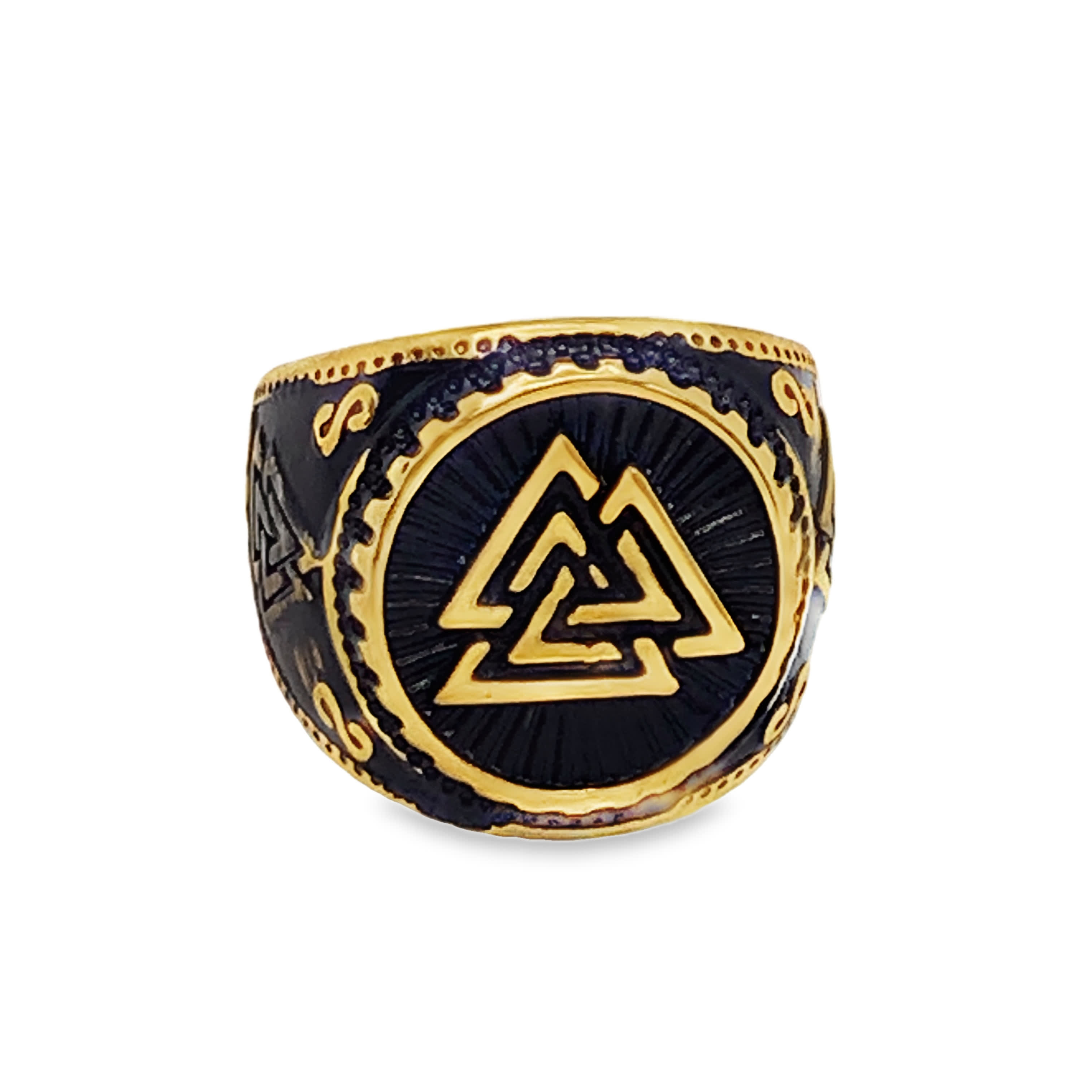 Złocony sygnet z szczegółowym emblematem