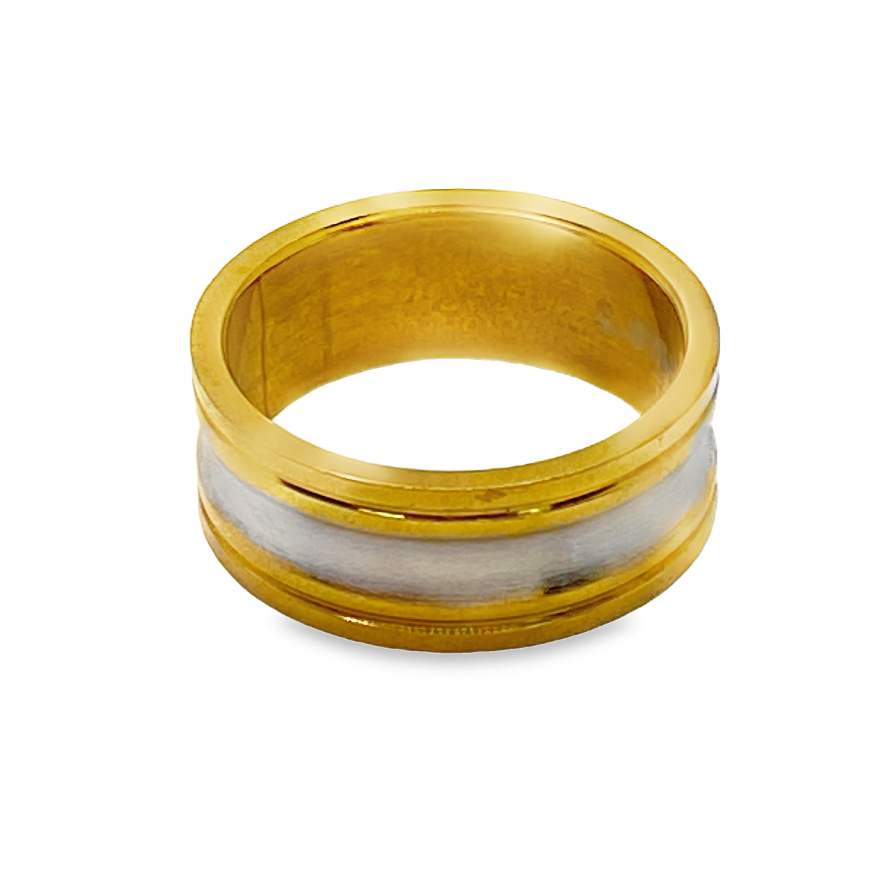 Klasyczny złocony pierścionek