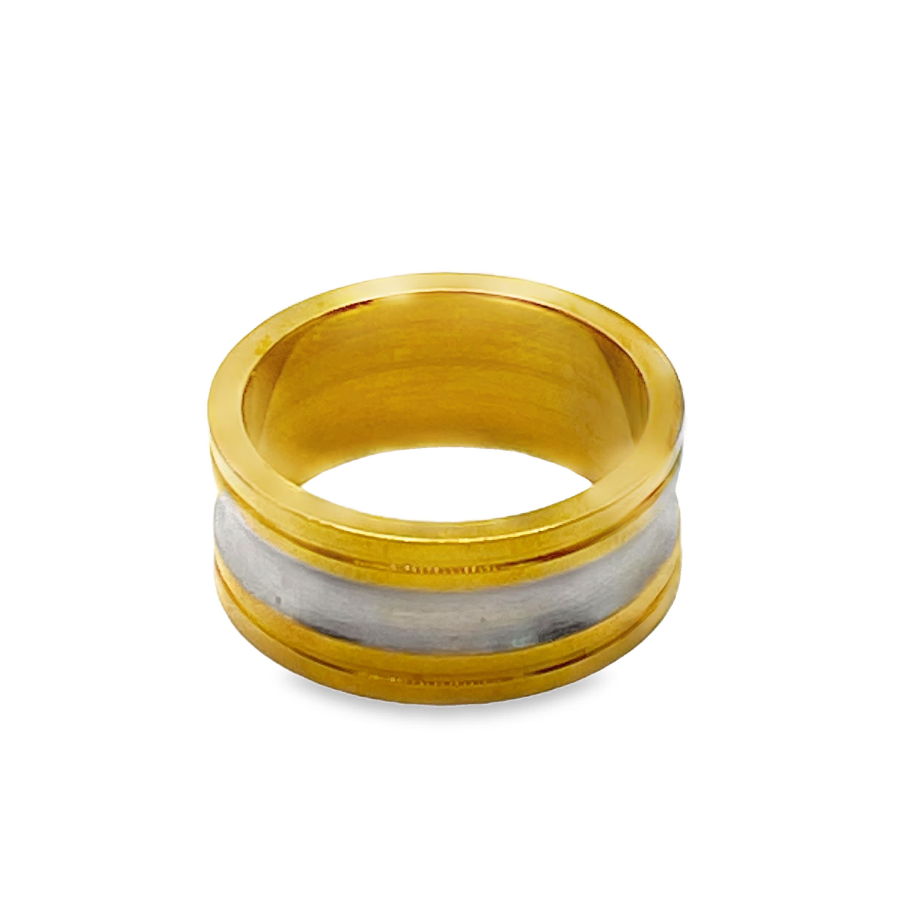 Klasyczny złocony pierścionek