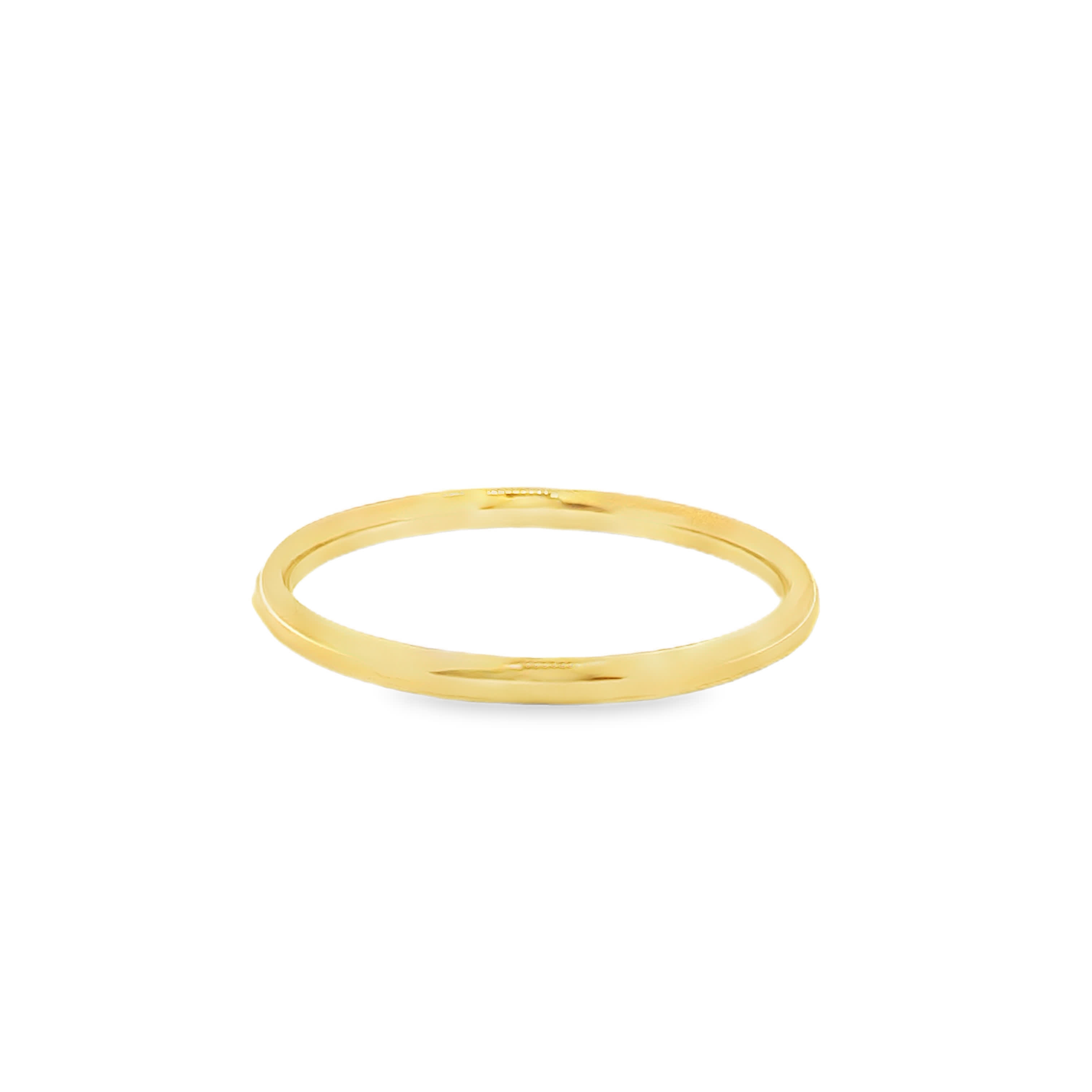 Klasyczny pierścionek w kolorze żółtego złota