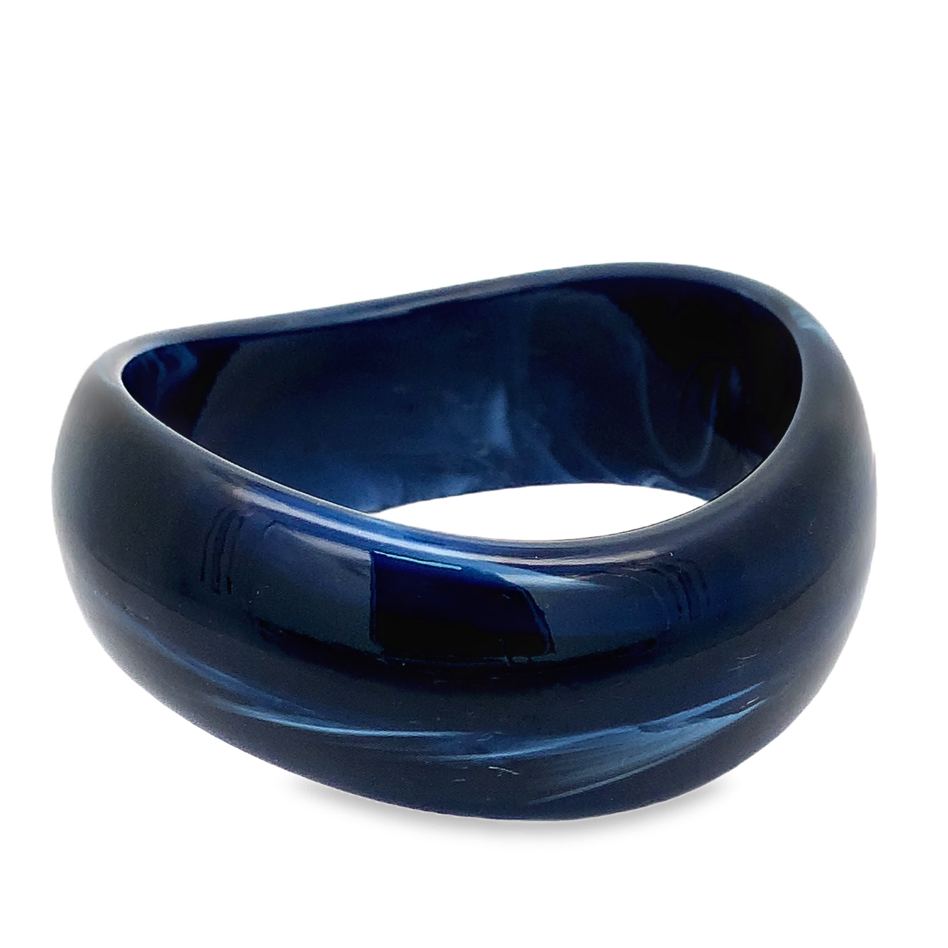 Rzeźbiarska bransoletka bez metalu