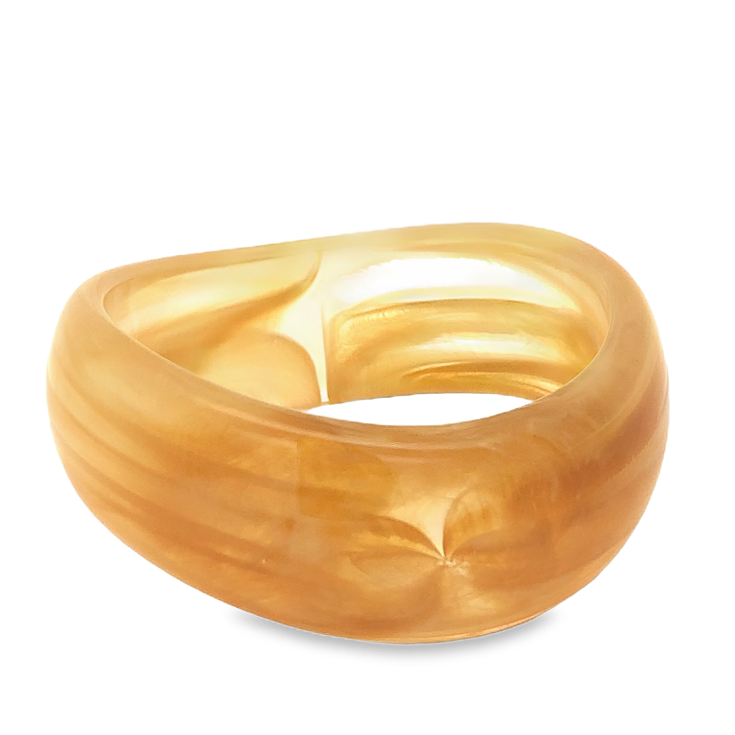 Rzeźbiarski pierścień bez metalu