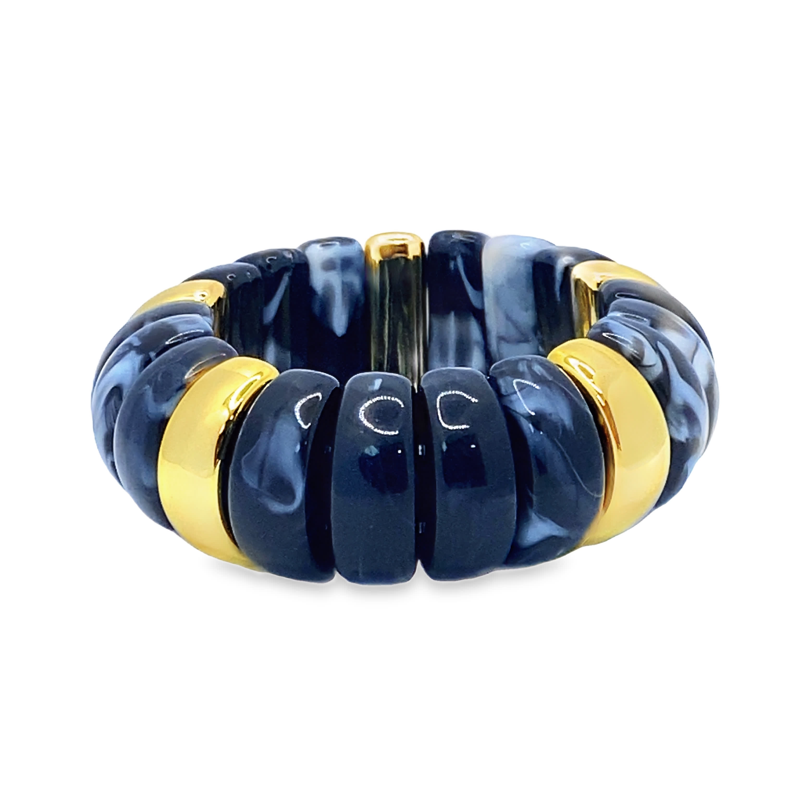 Bransoletka z marmurkowym wzorem w kolorze czarno-białym z akcentami ze złoconej stali