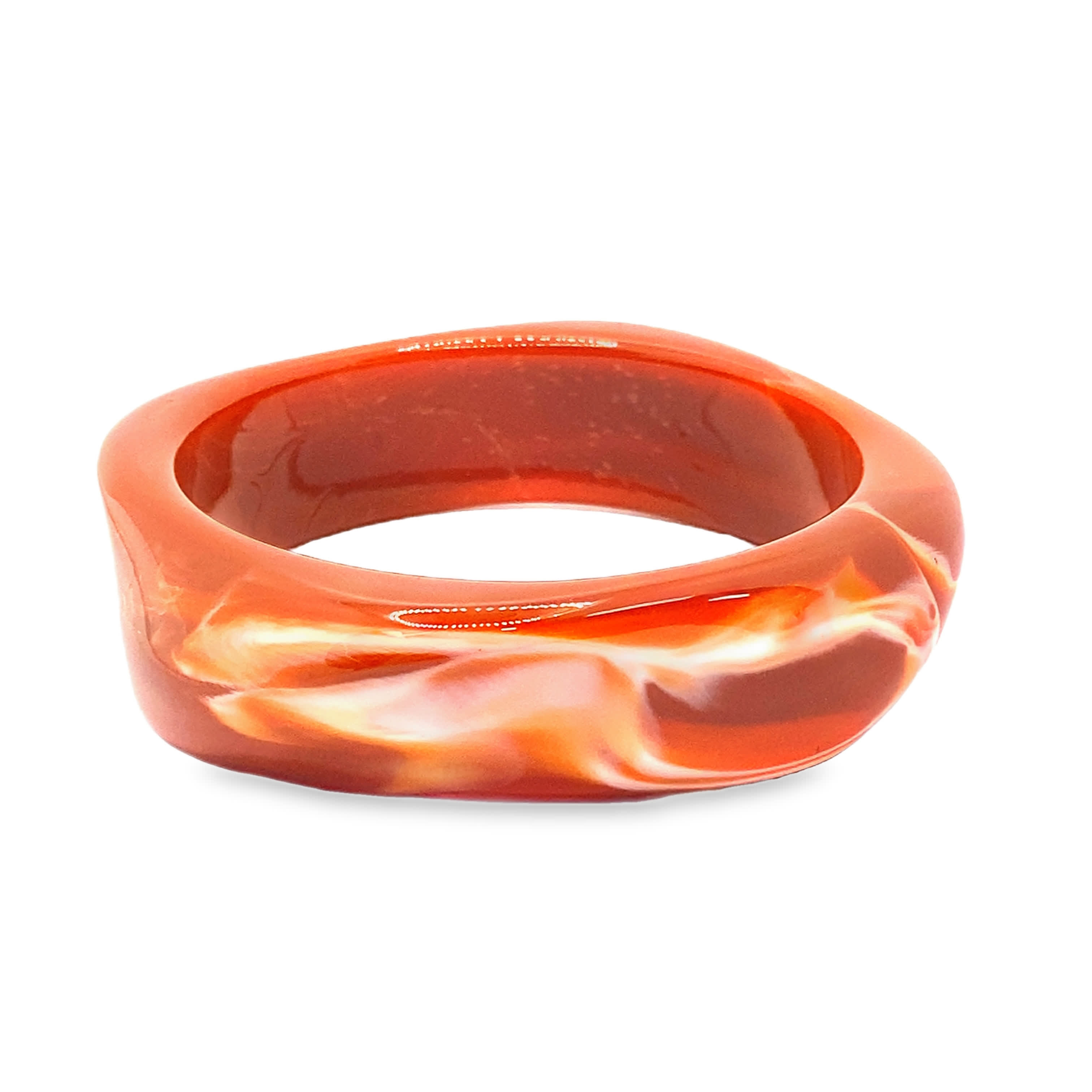 Współczesny pierścionek z obrączką bez metalu z wirującymi tonami ziemi