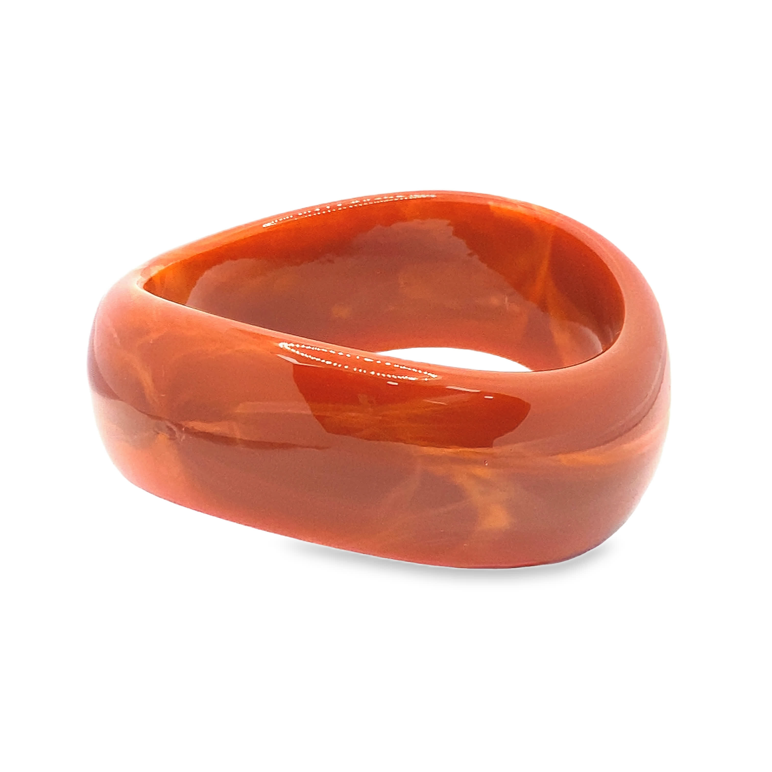 Przezroczysta, ciepła bransoletka typu bangle