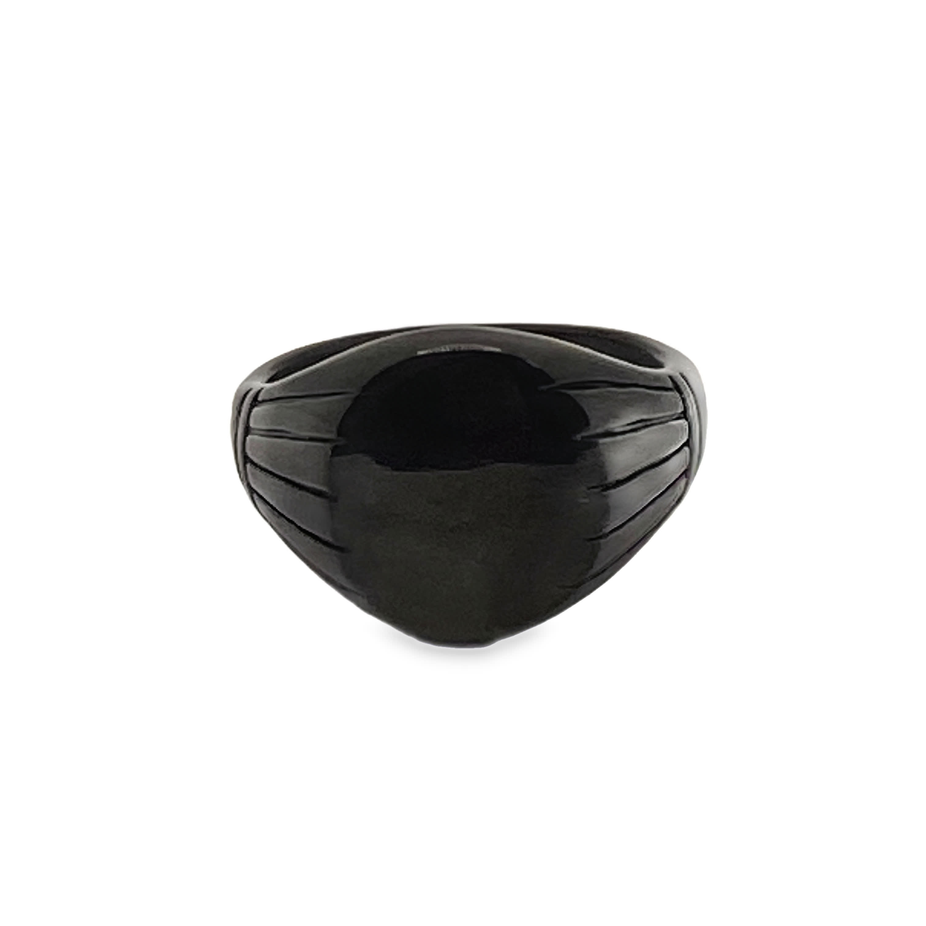 Klasyczny sygnet z kaboszonem onyksowym