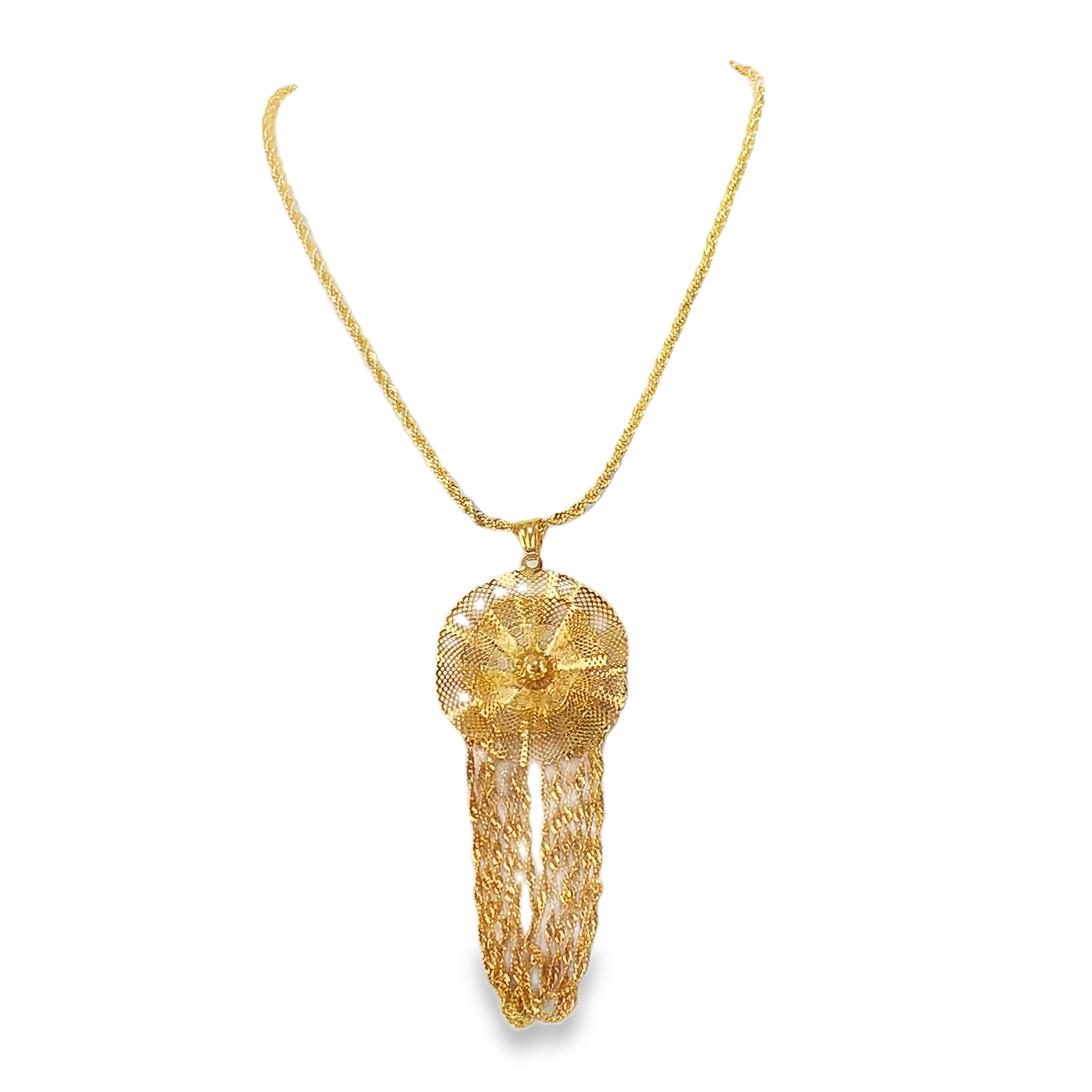 Elegancki złocony naszyjnik z wisiorkiem kwiatowym