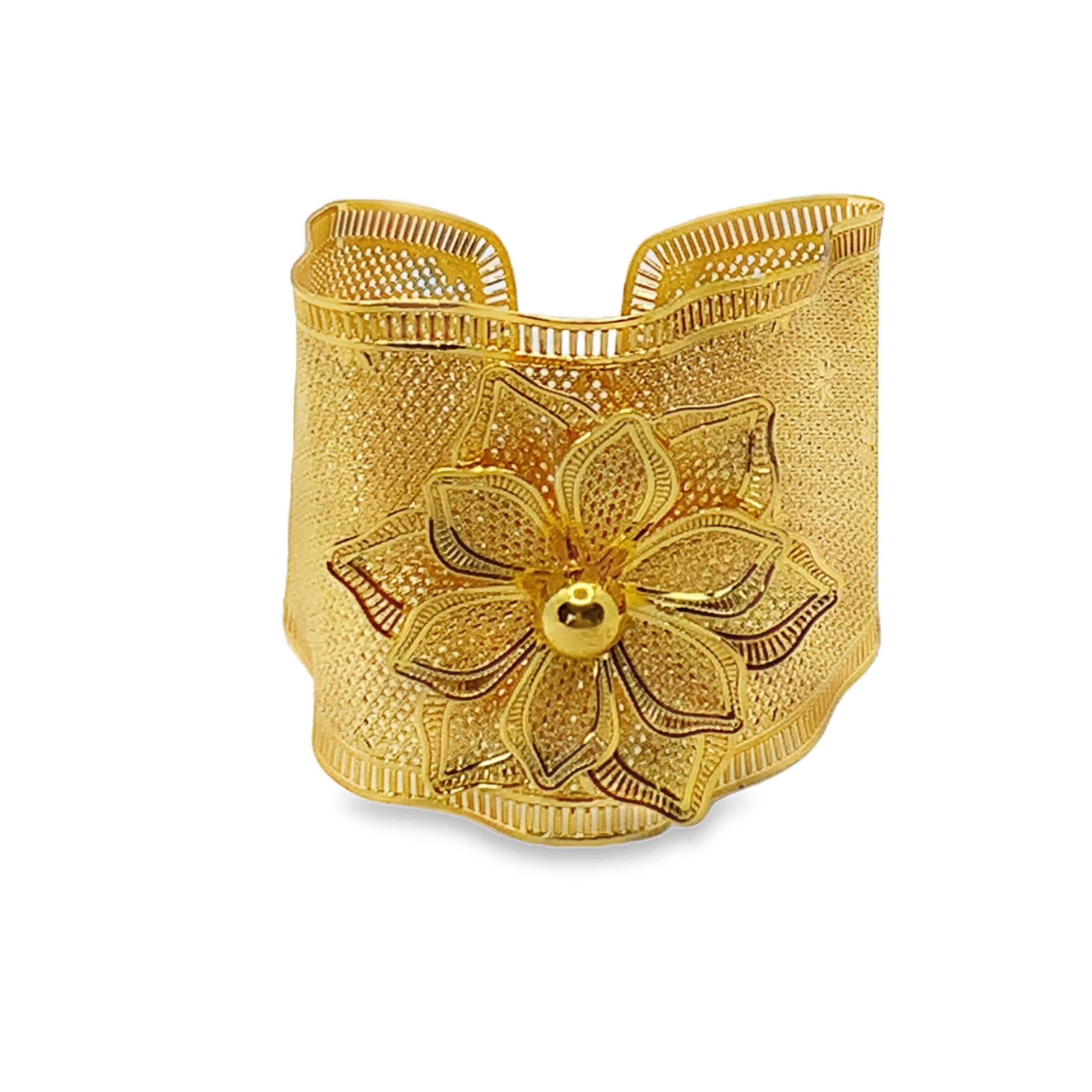 Wyszukana złocona bransoletka z kwiatowym wzorem