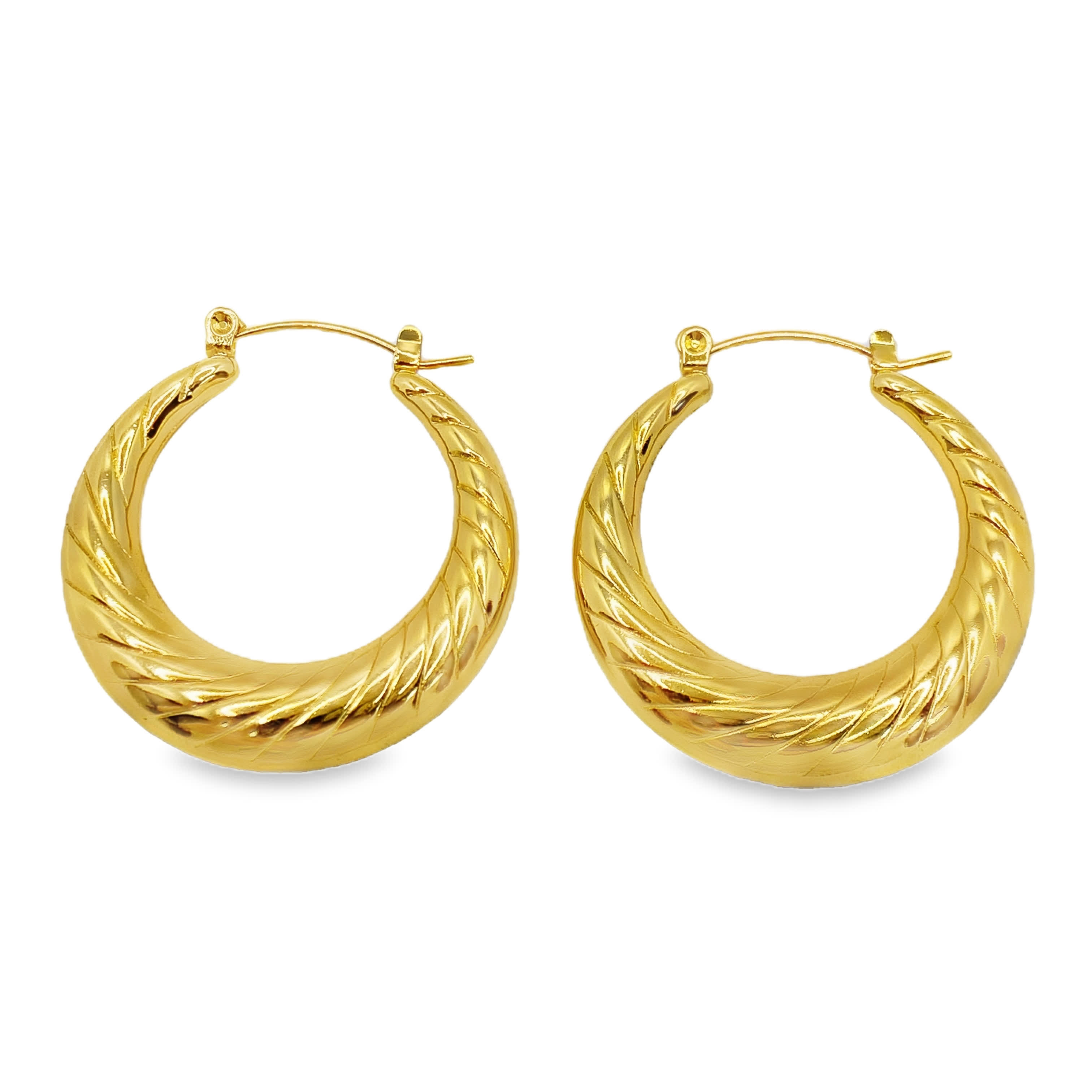 Teksturowane złocone kolczyki koła: klasyczna elegancja