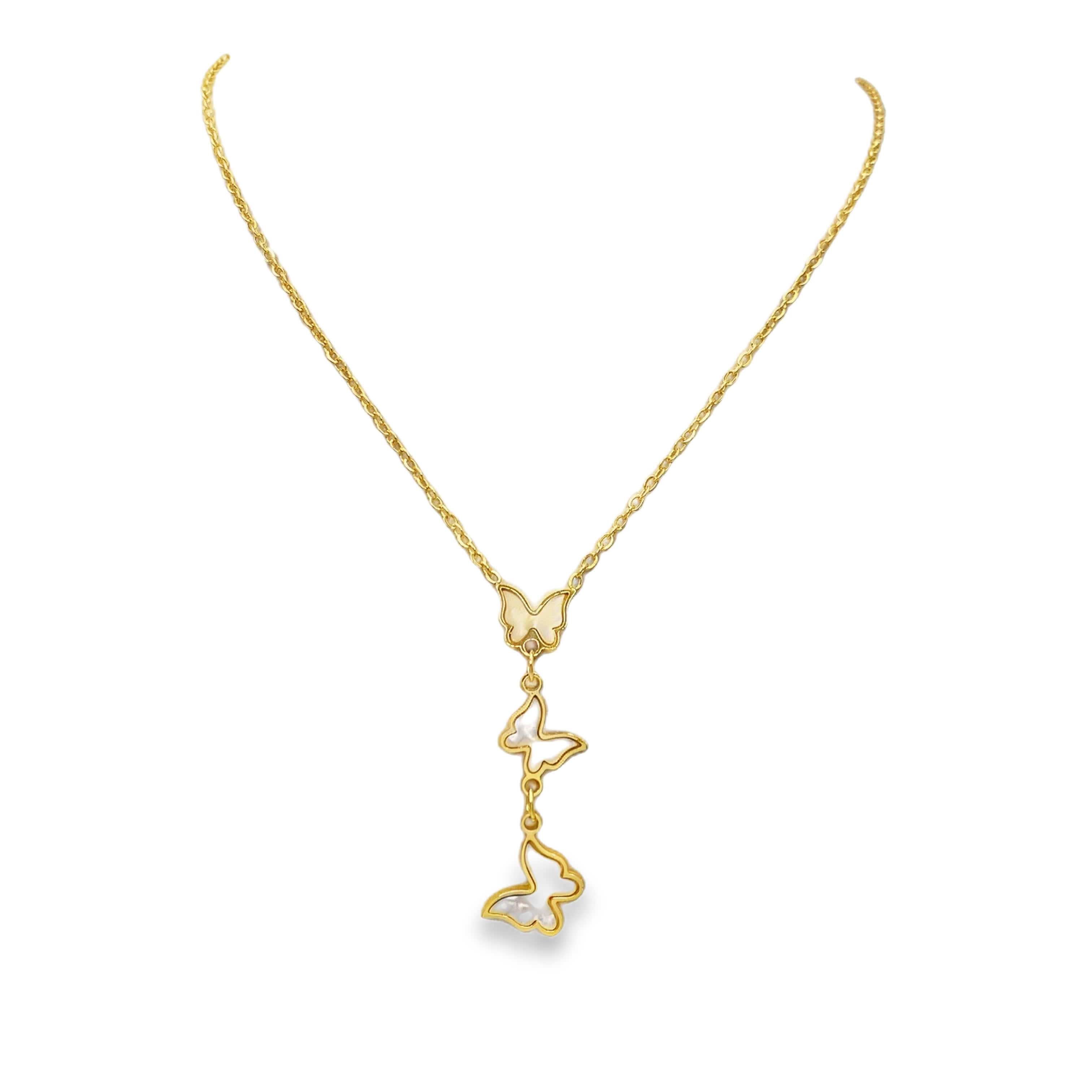 Złocony naszyjnik z zawieszką w kształcie motyla i perłami kaboszonowymi