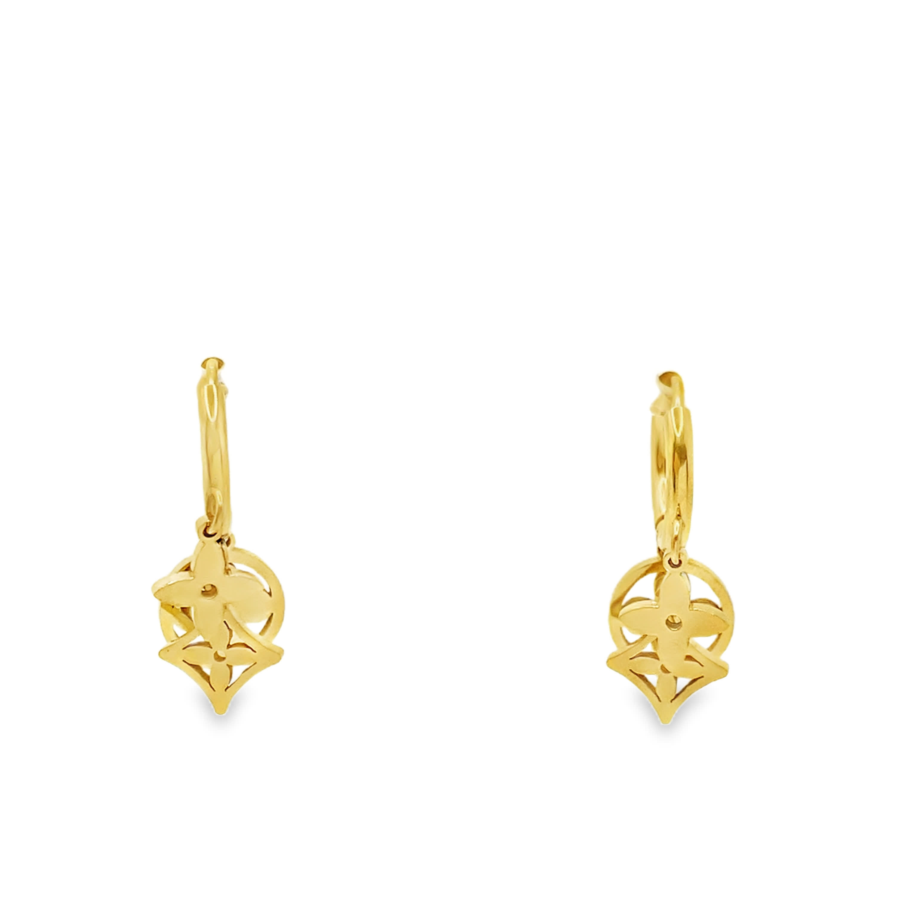 Złocone kolczyki koła z zawieszkami i wycięciami