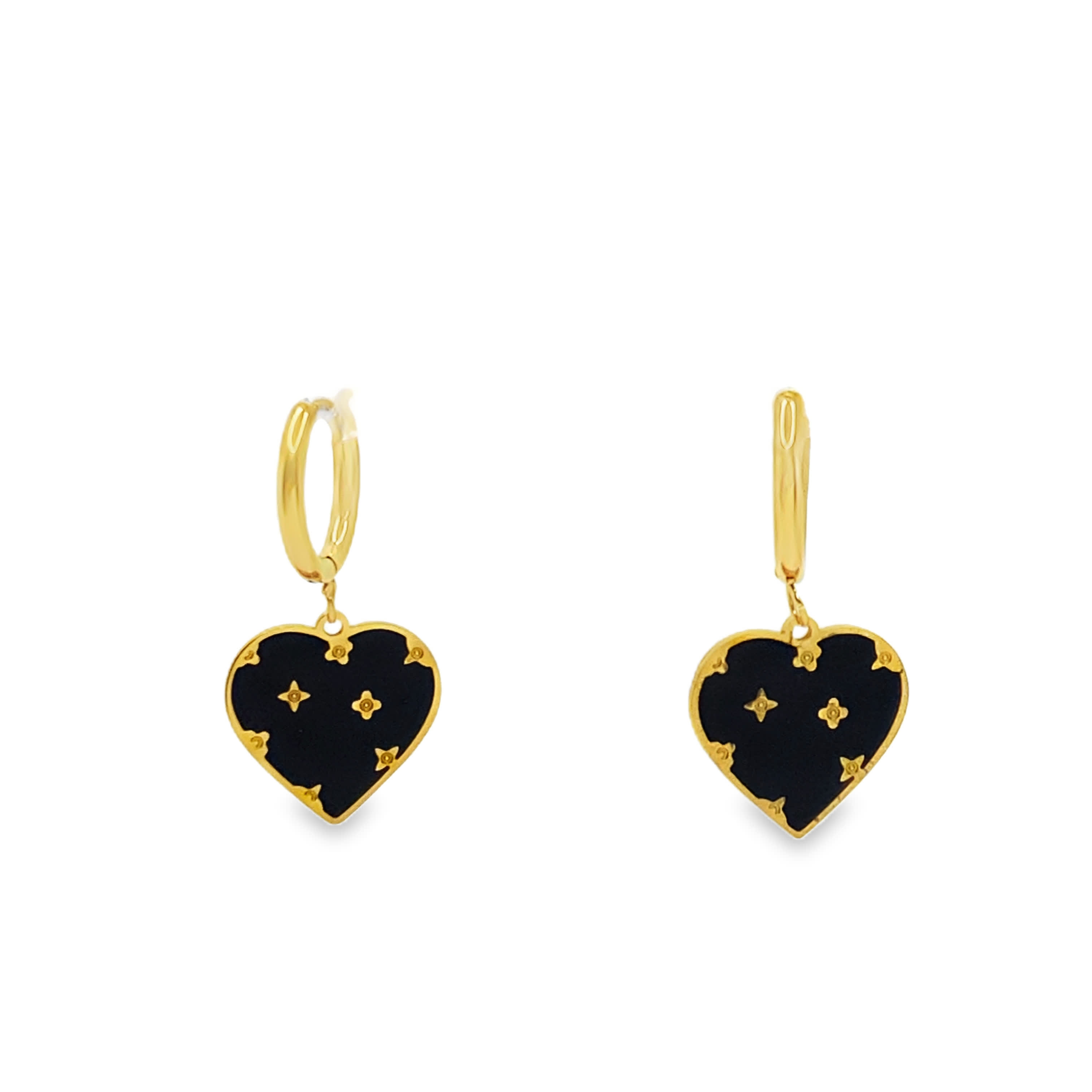 Złocone wiszące kolczyki w kształcie serca z czarnymi emaliowanymi gwiazdkami