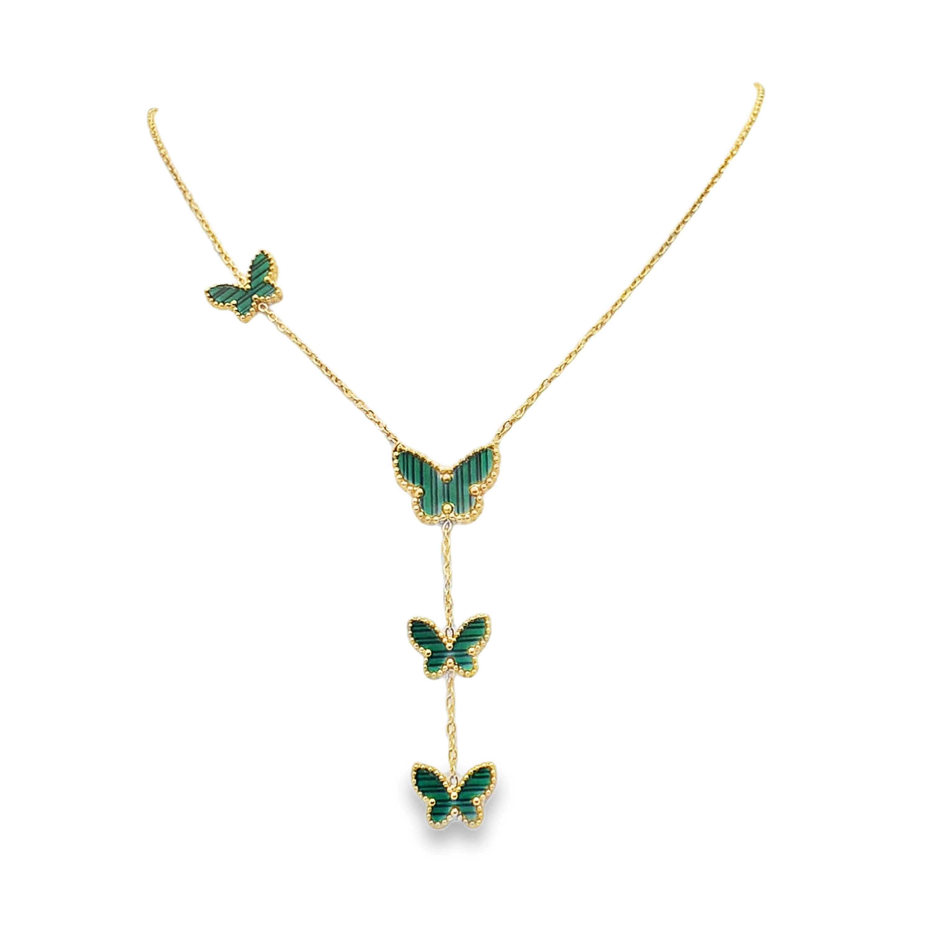 Złocony naszyjnik z zawieszkami i malachitem kaboszonowym