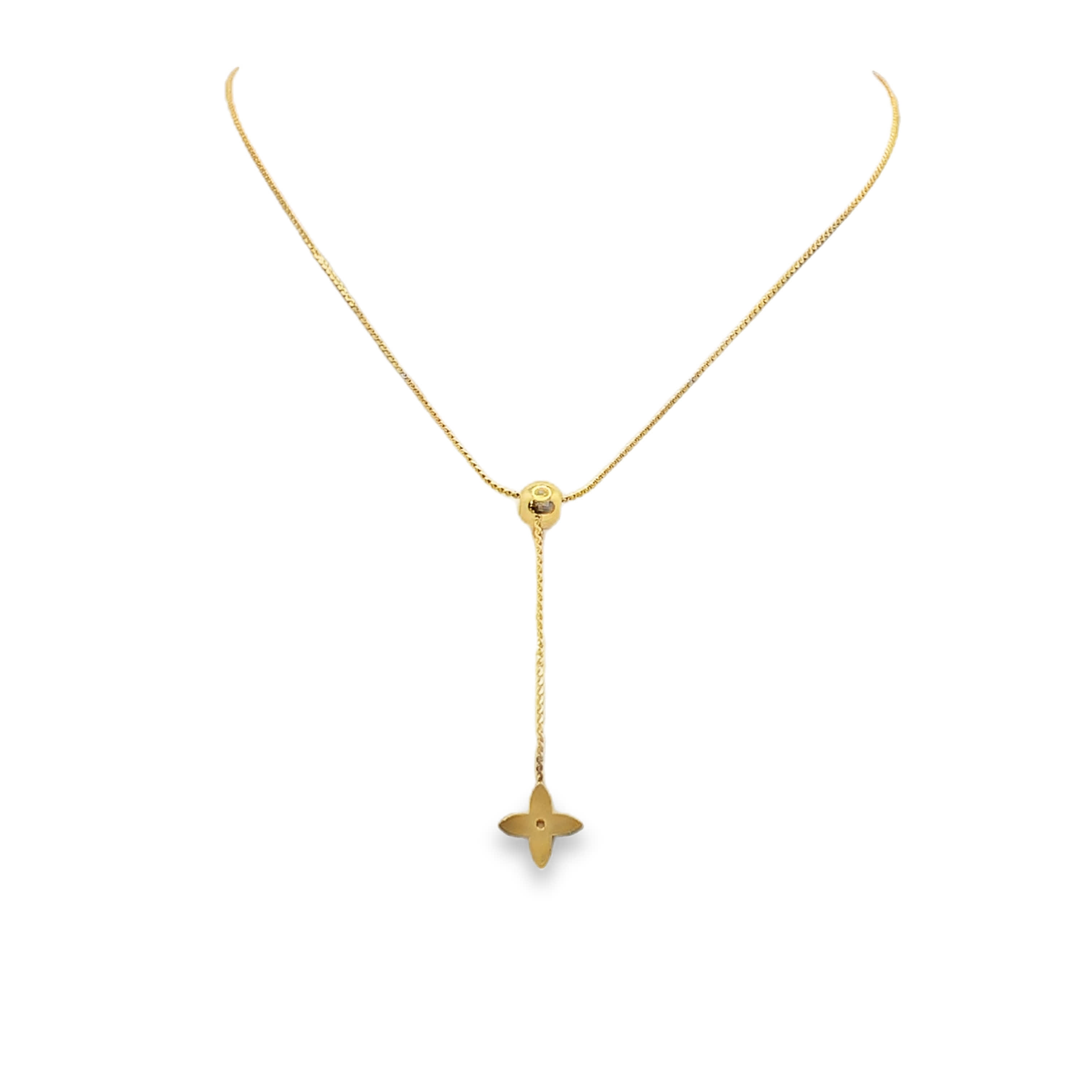 Elegancki naszyjnik z zawieszką ze złoconej stali z kwiatowym motywem