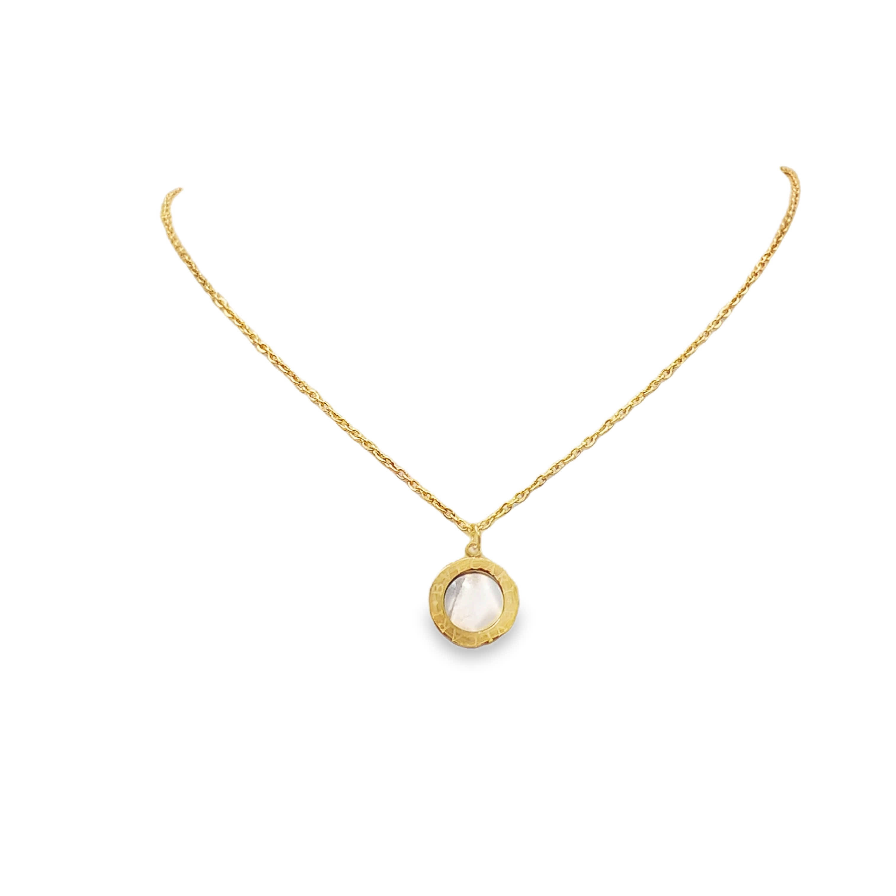 Elegancki naszyjnik z wisiorkiem z pereł kaboszonowych